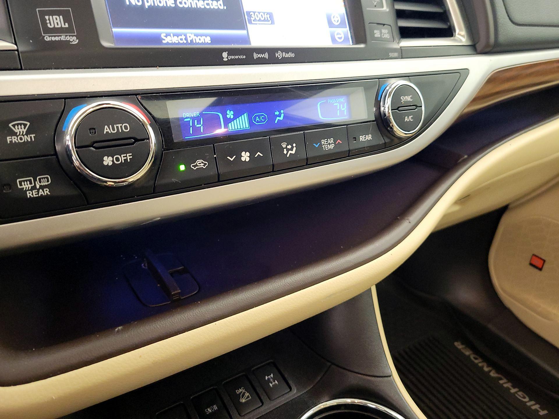 Thumbnail: 2019 Toyota Highlander - 16