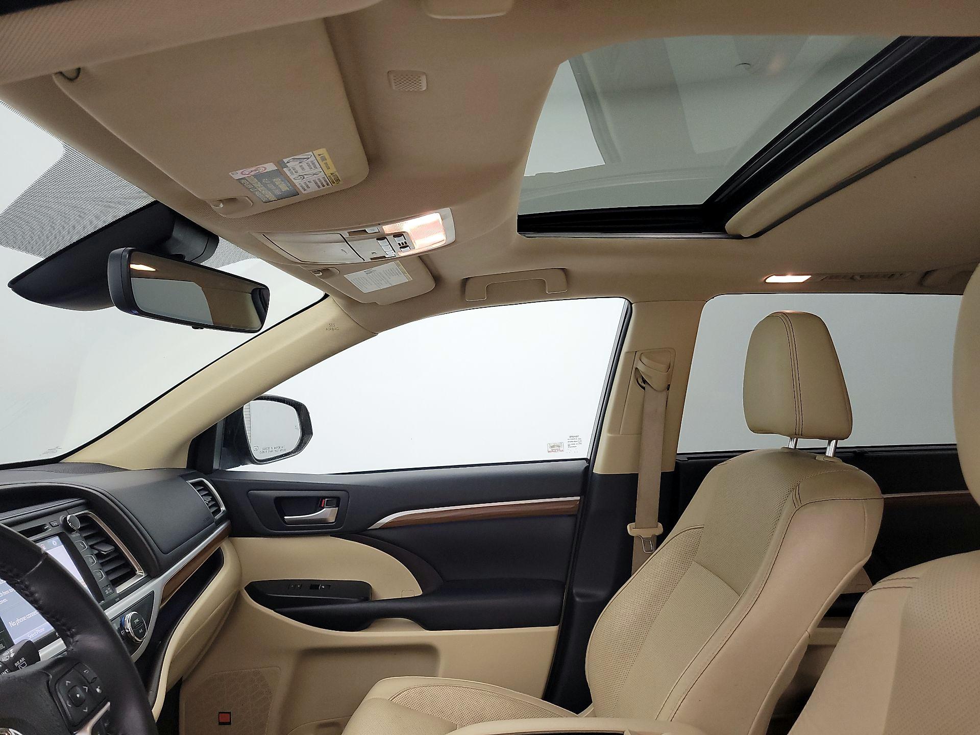 Thumbnail: 2019 Toyota Highlander - 19