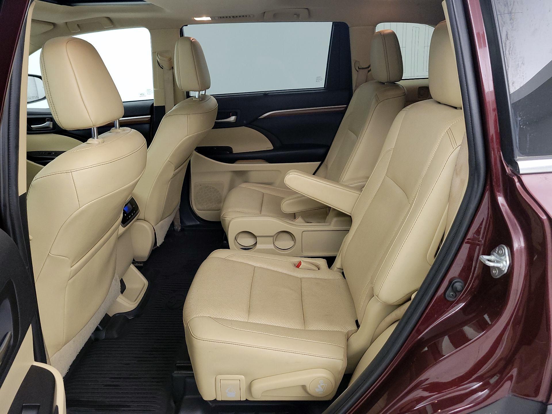 Thumbnail: 2019 Toyota Highlander - 20