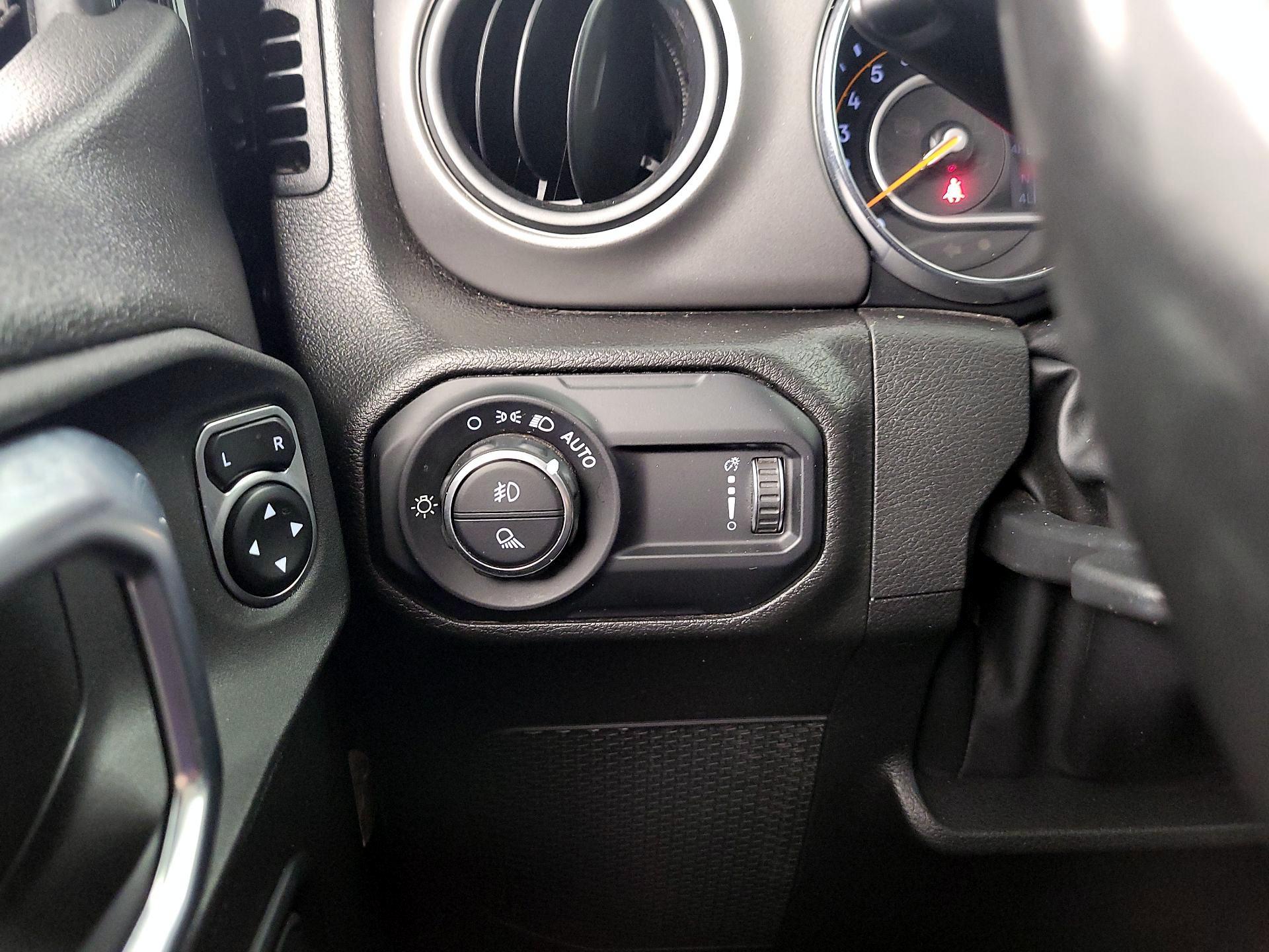 Thumbnail: 2023 Jeep Gladiator - 13