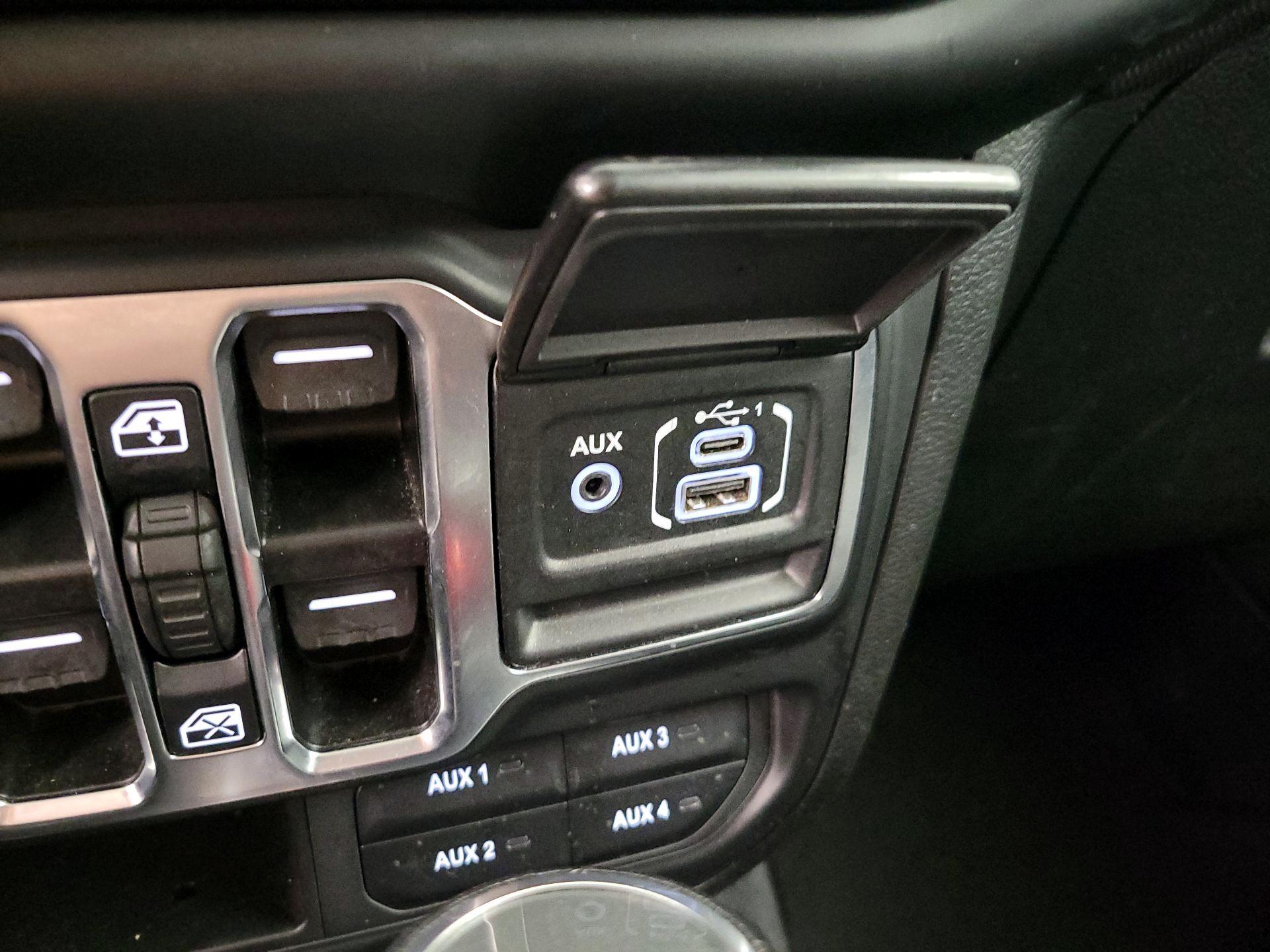 Thumbnail: 2023 Jeep Gladiator - 19