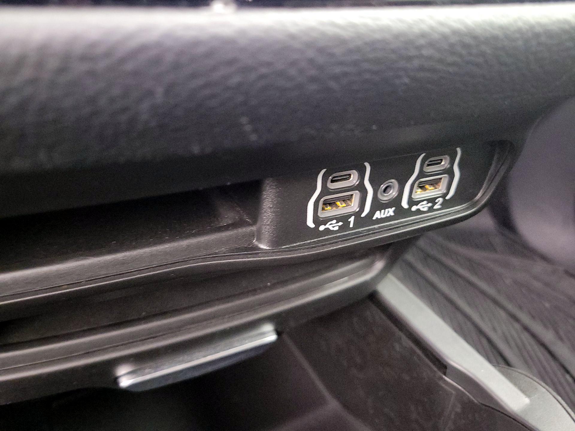 Thumbnail: 2023 Chrysler Pacifica - 18
