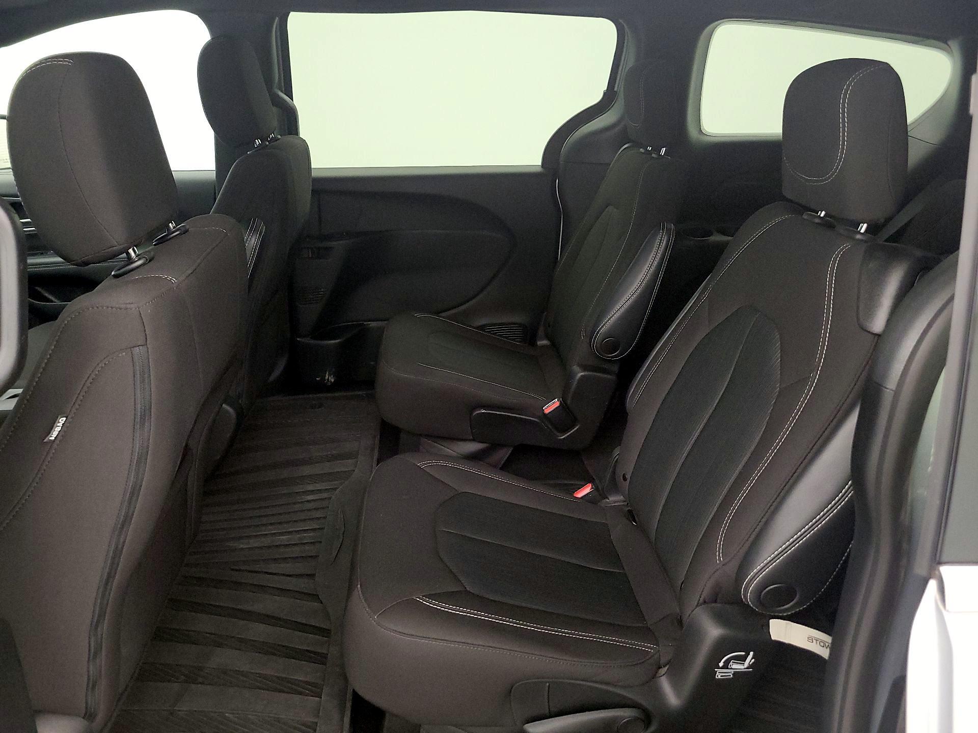 Thumbnail: 2023 Chrysler Pacifica - 19