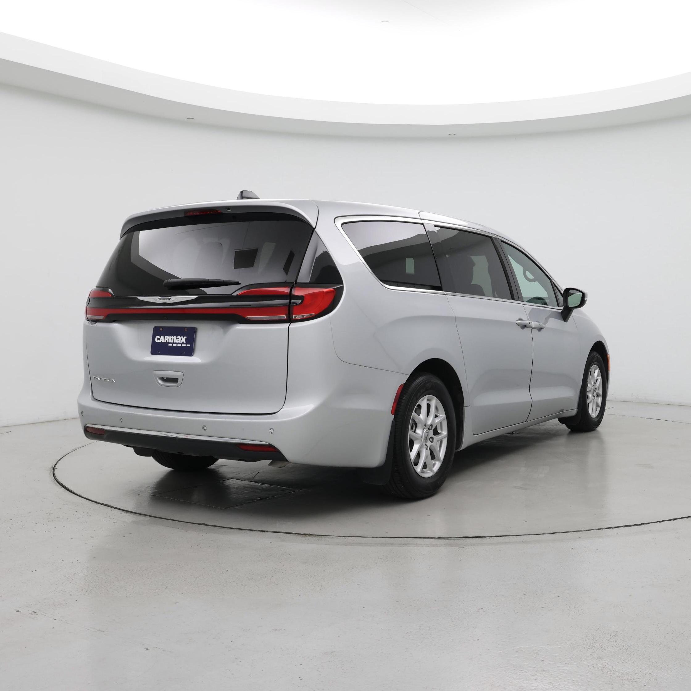 Thumbnail: 2023 Chrysler Pacifica - 8