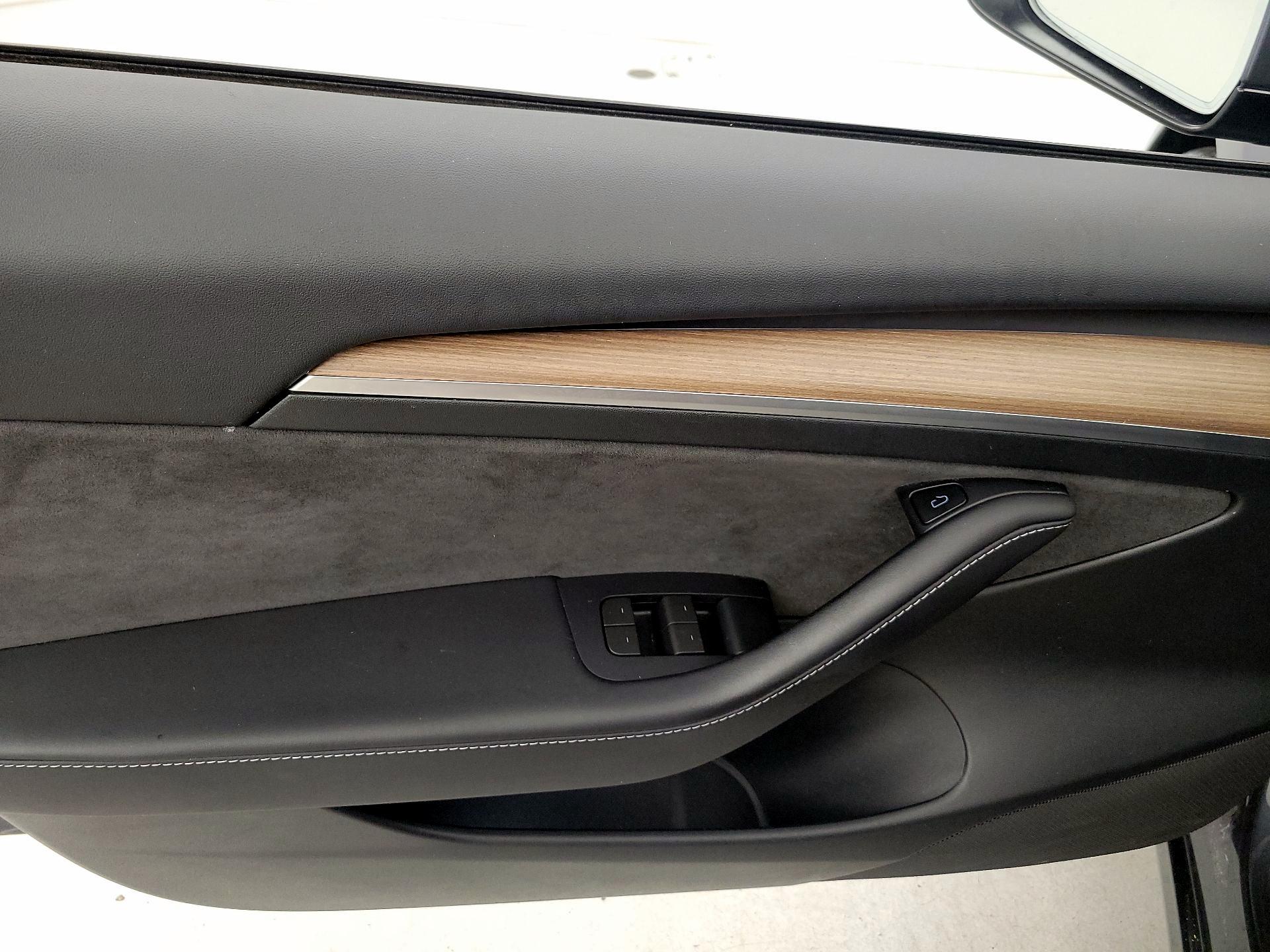 Thumbnail: 2023 Tesla Model 3 - 12