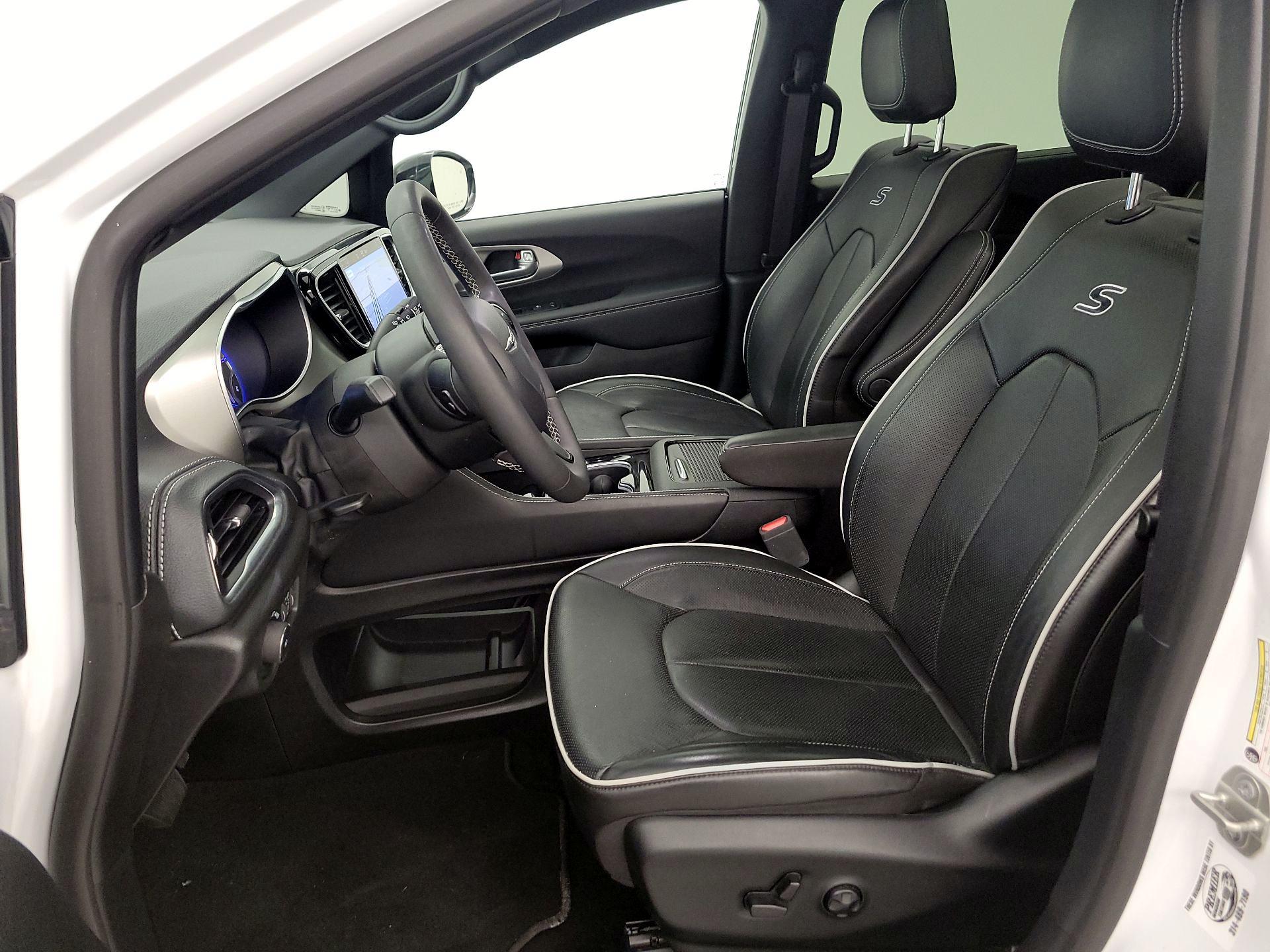 Thumbnail: 2023 Chrysler Pacifica - 11