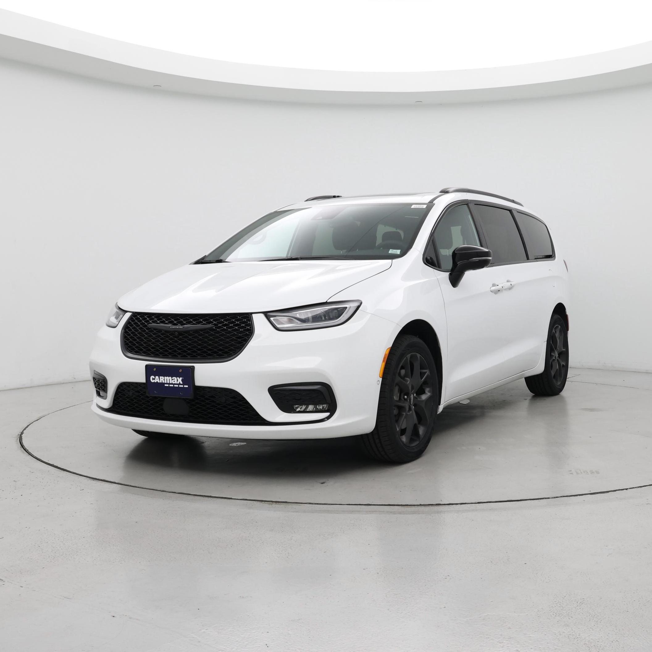Thumbnail: 2023 Chrysler Pacifica - 4