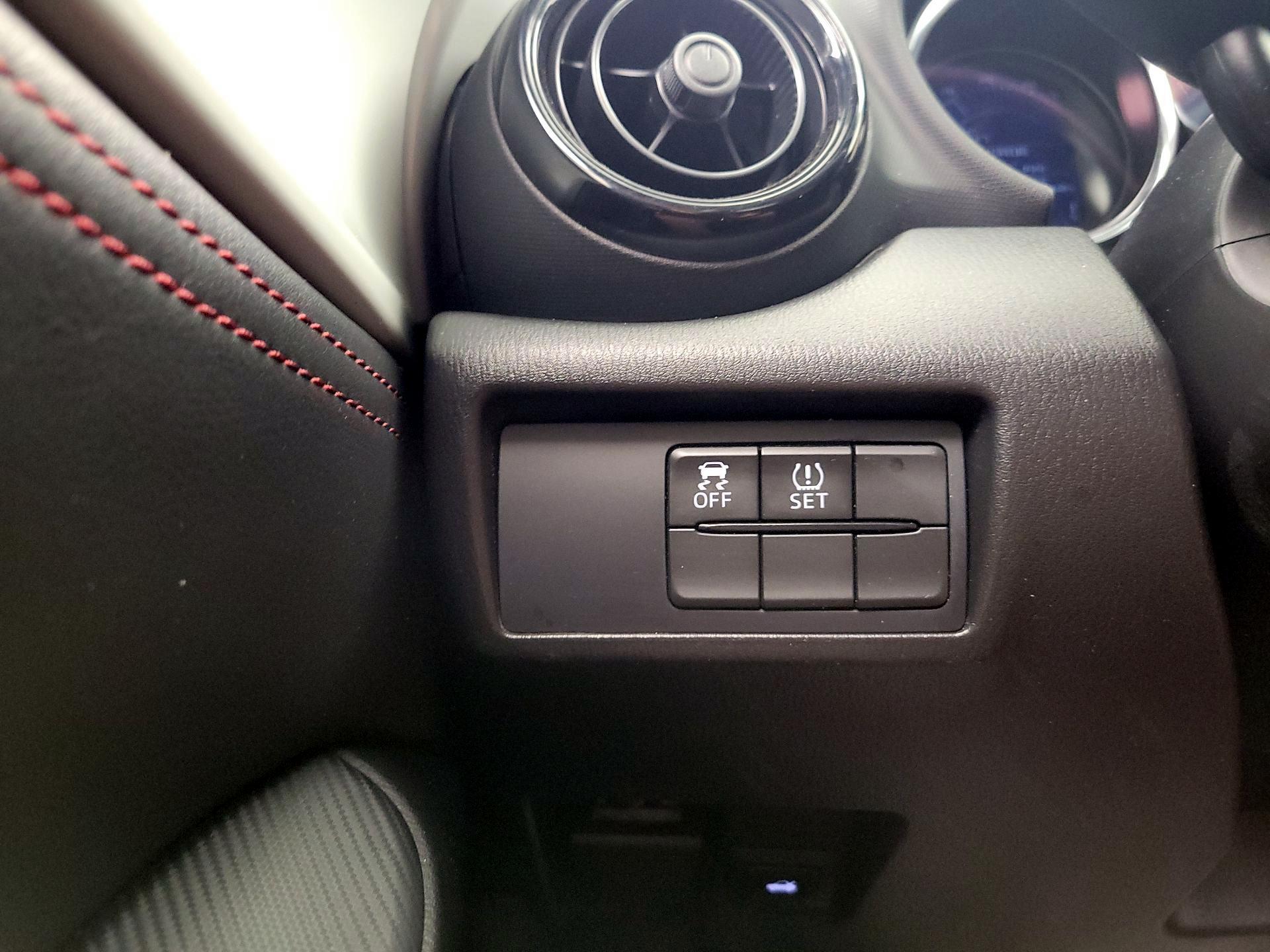 Thumbnail: 2016 Mazda MX-5 Miata - 13