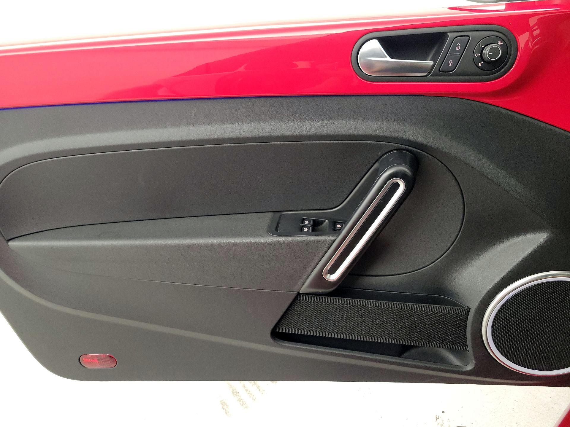 Thumbnail: 2019 Volkswagen Beetle - 12