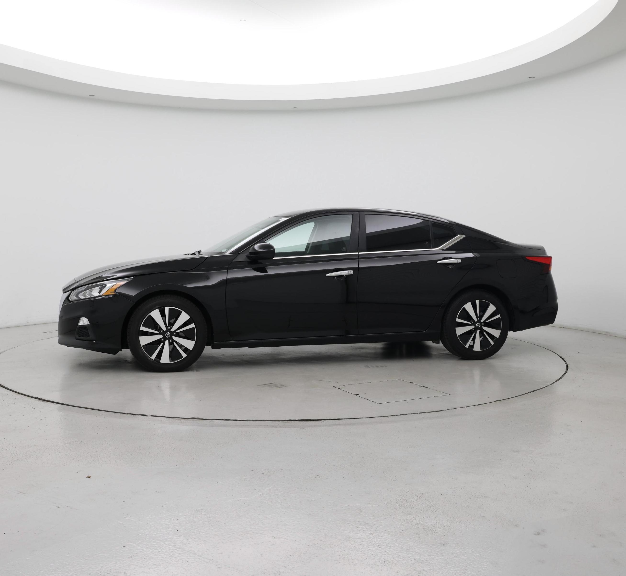 Thumbnail: 2022 Nissan Altima - 3