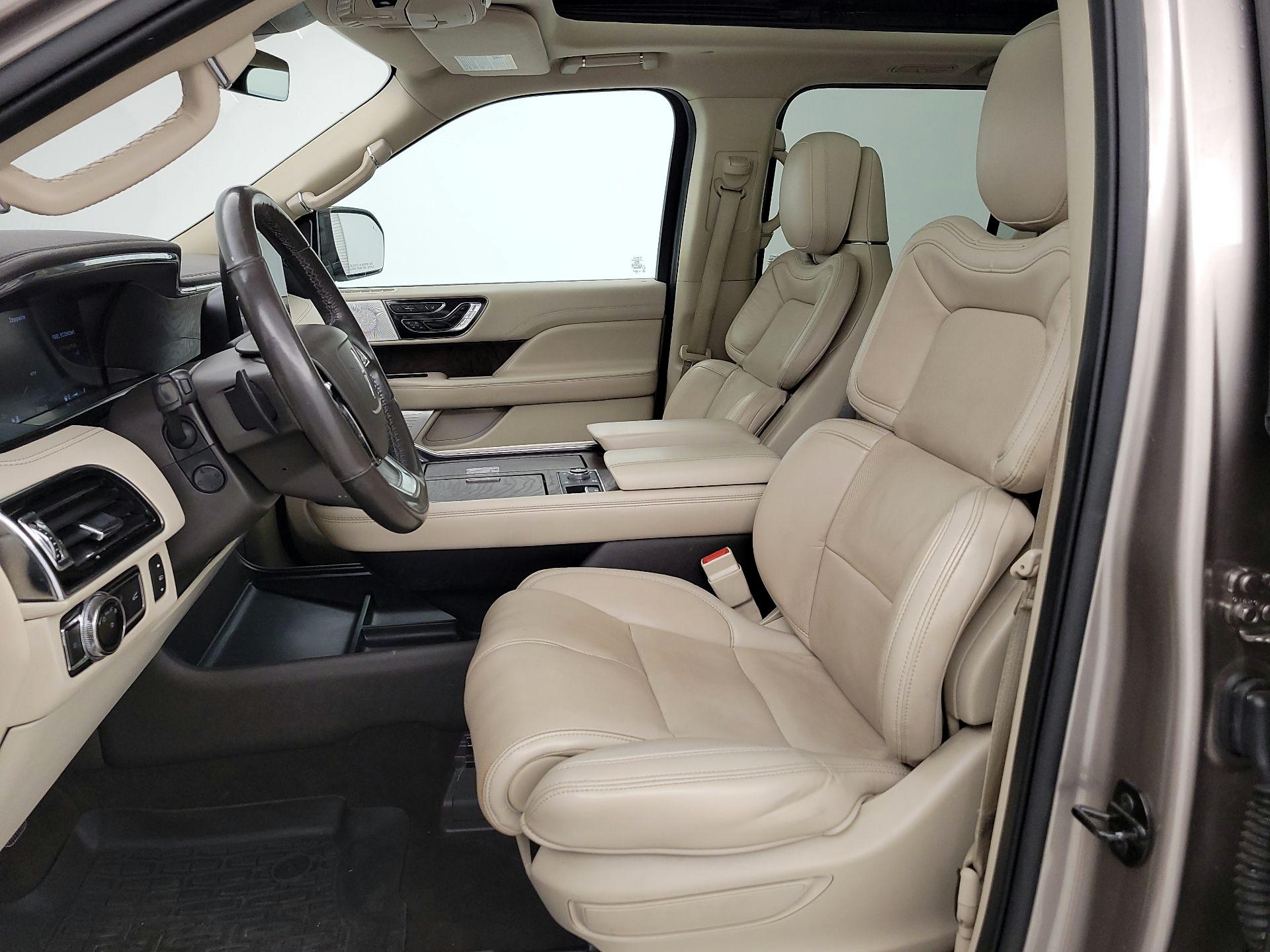Thumbnail: 2020 Lincoln Navigator - 11