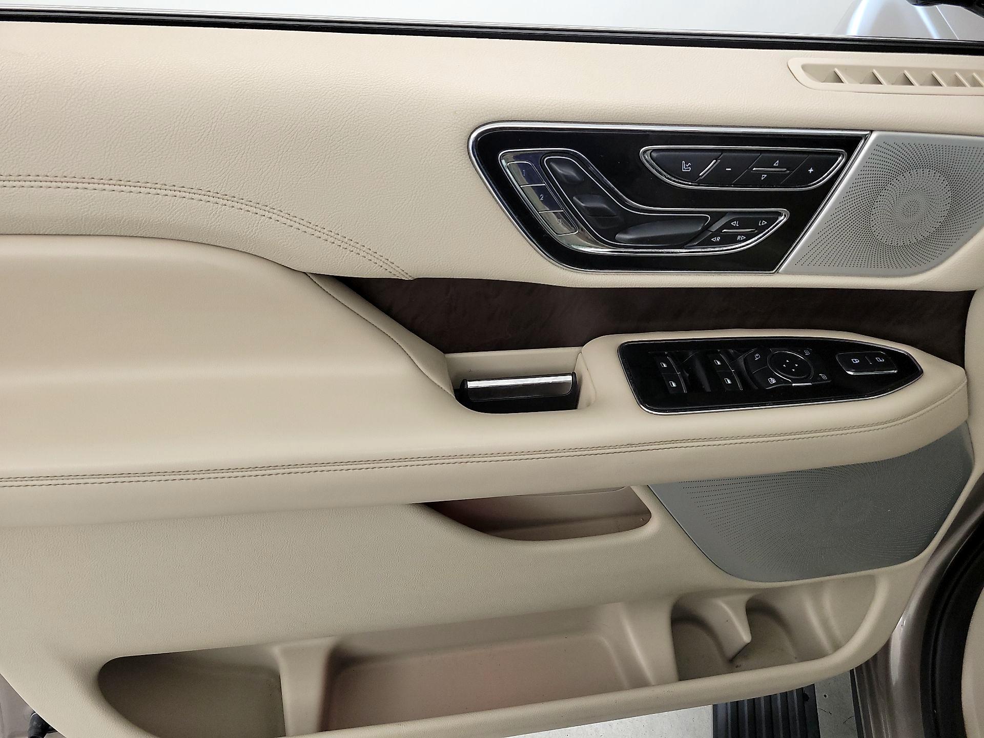 Thumbnail: 2020 Lincoln Navigator - 12
