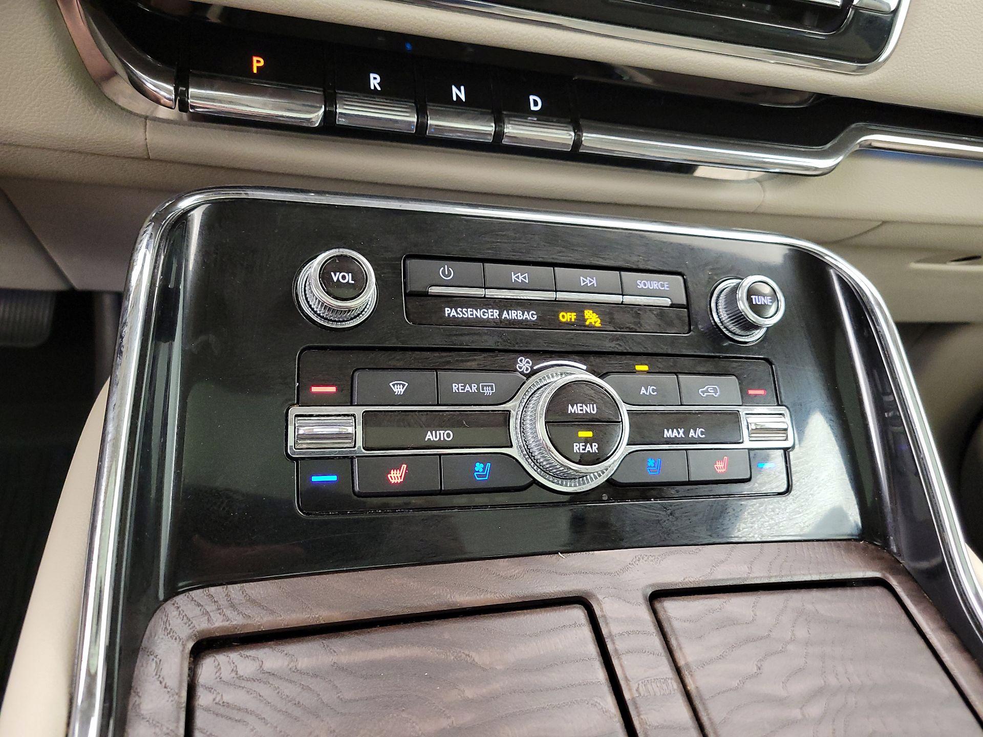 Thumbnail: 2020 Lincoln Navigator - 17
