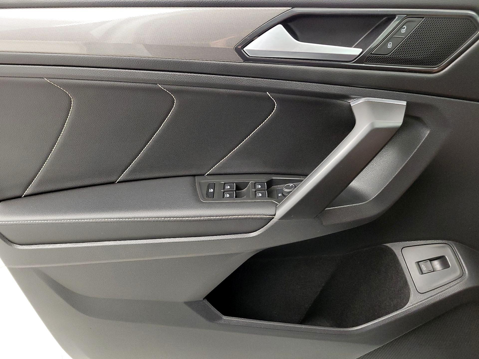 Thumbnail: 2022 Volkswagen Tiguan - 12