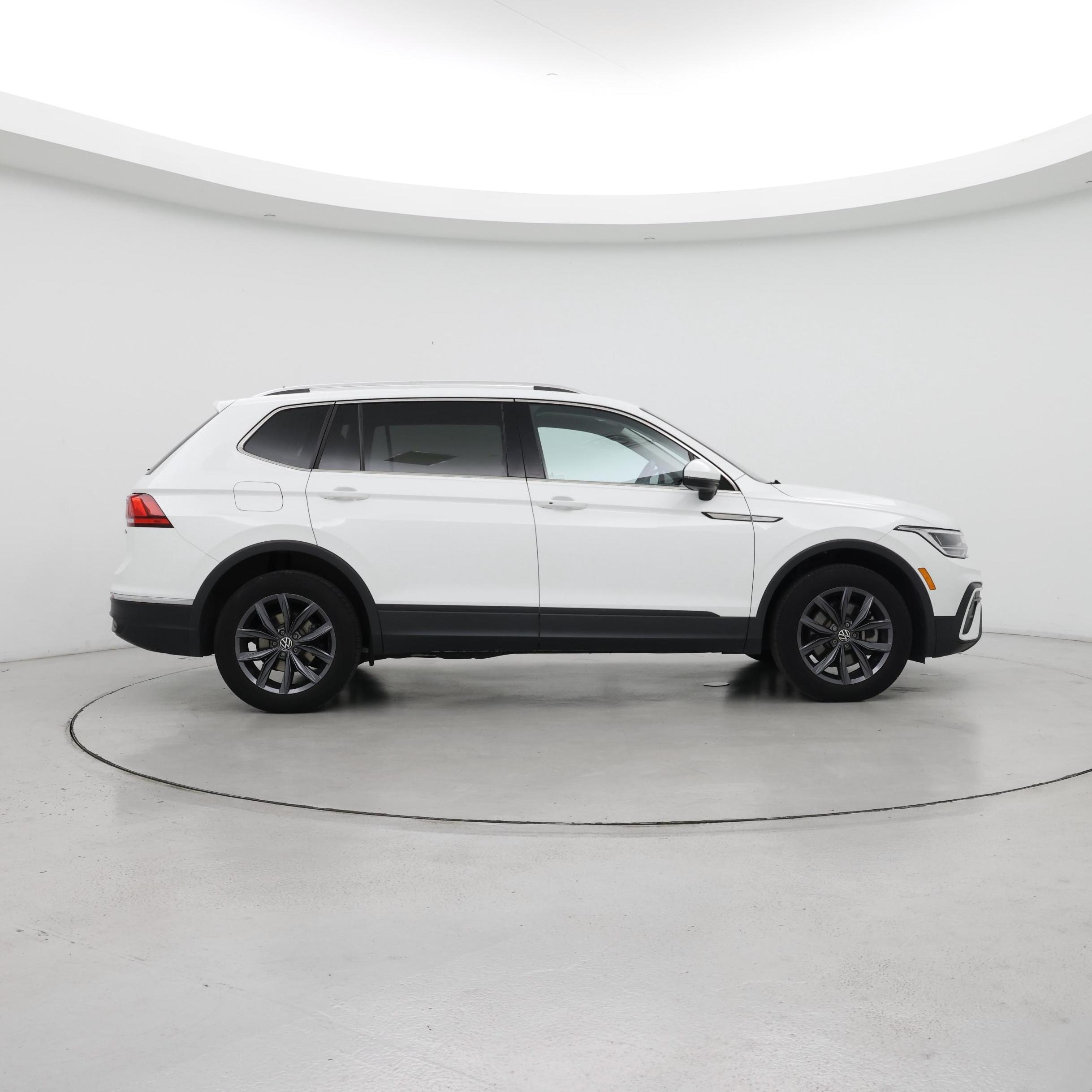 Thumbnail: 2022 Volkswagen Tiguan - 7