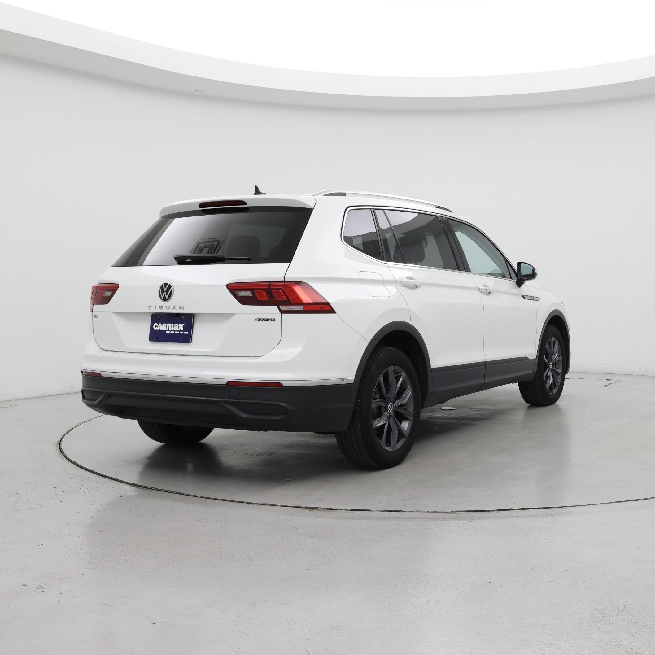 Thumbnail: 2022 Volkswagen Tiguan - 8