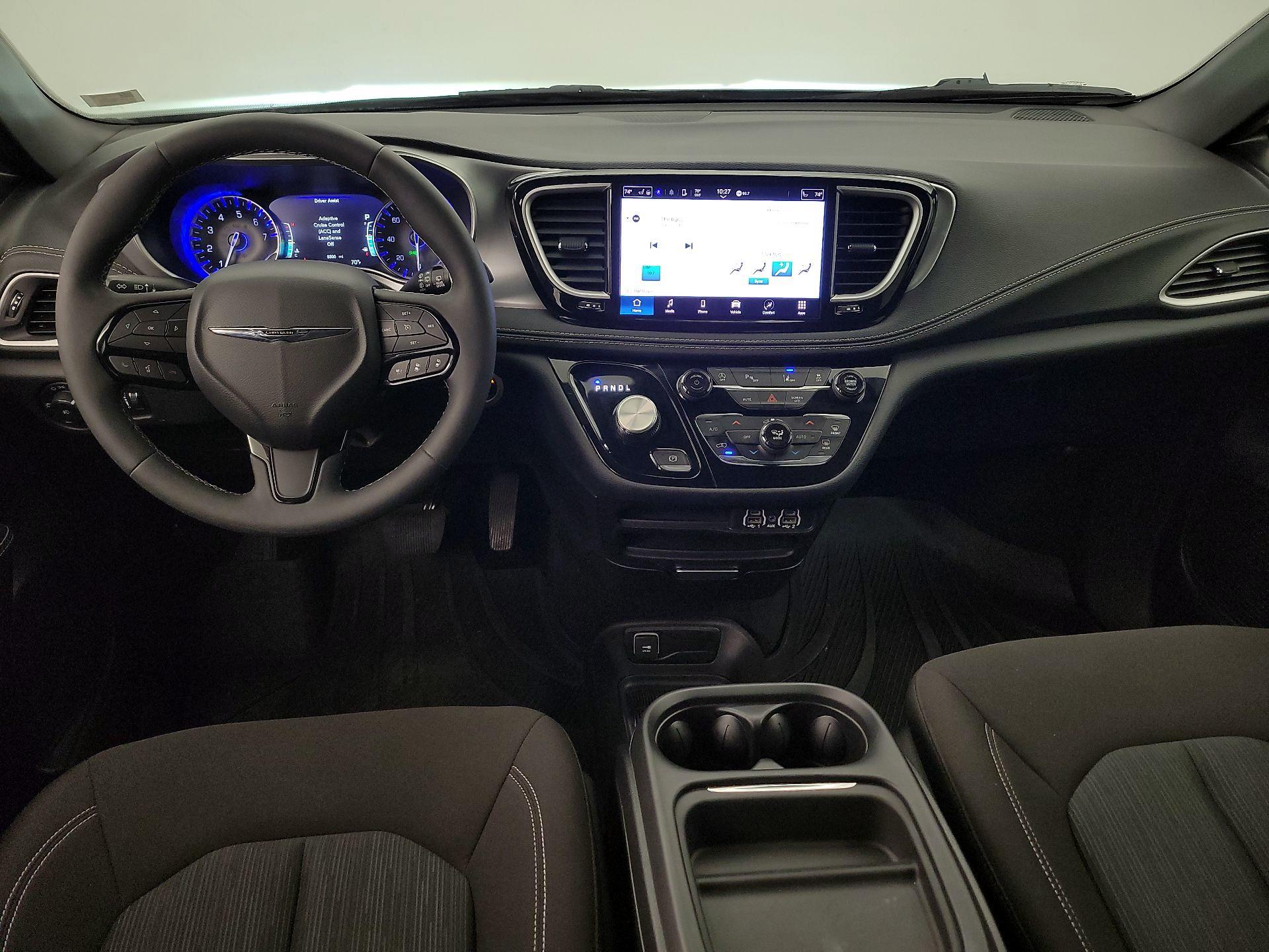 Thumbnail: 2023 Chrysler Pacifica - 9