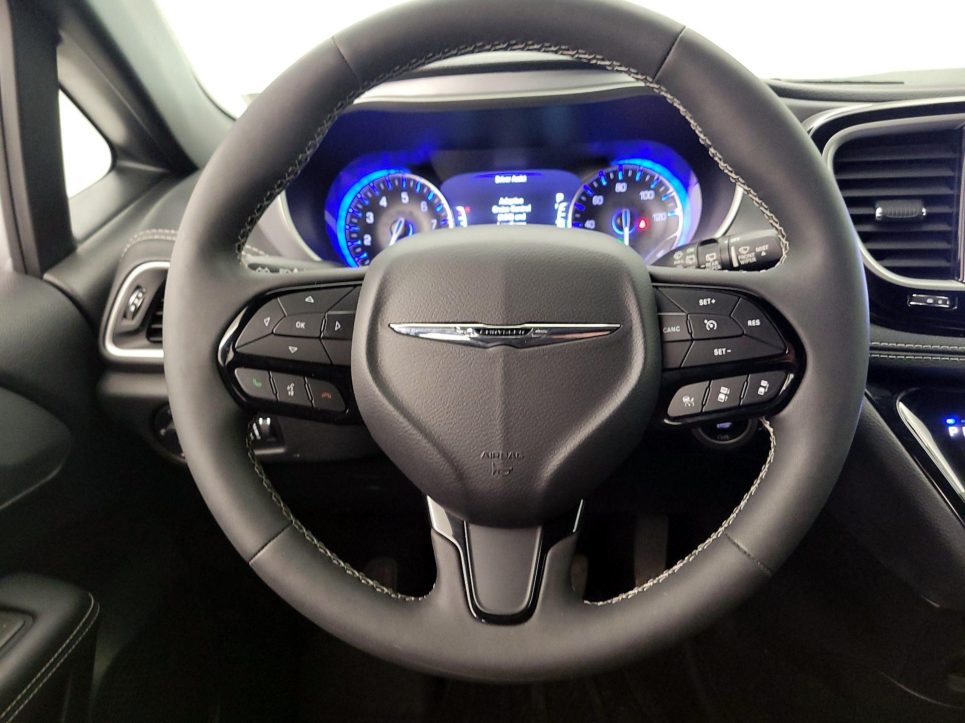Thumbnail: 2023 Chrysler Pacifica - 10