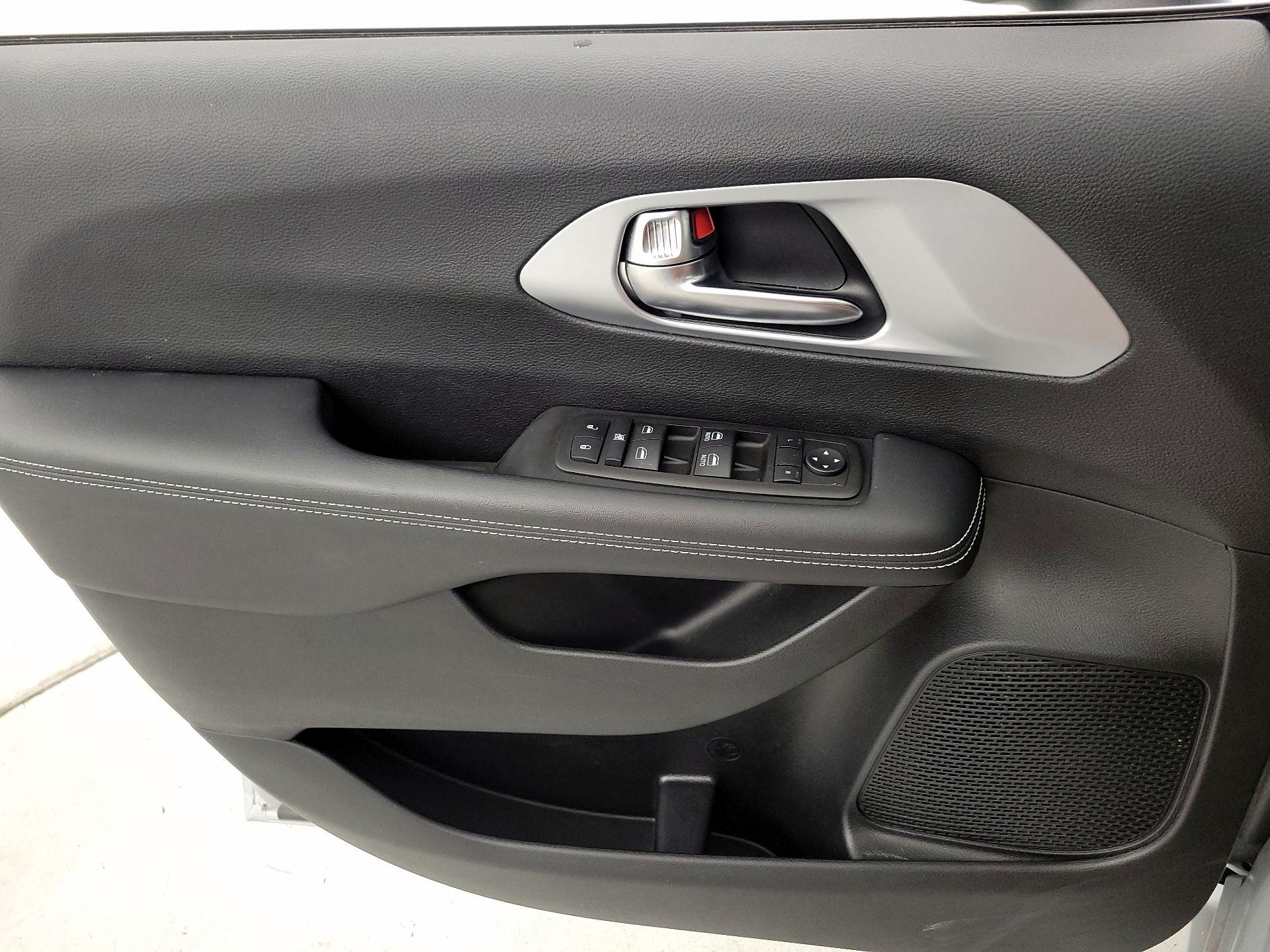 Thumbnail: 2023 Chrysler Pacifica - 12