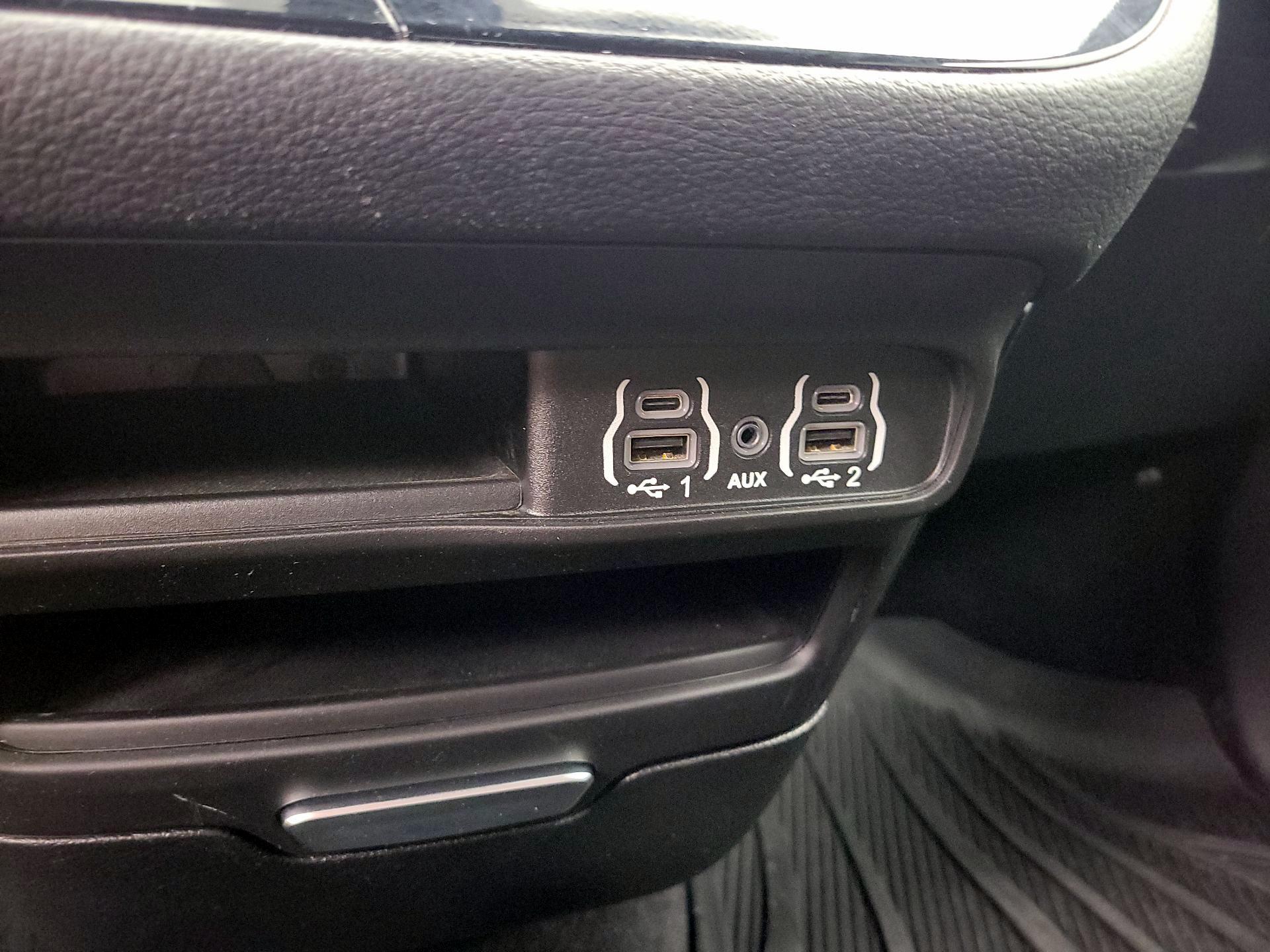 Thumbnail: 2023 Chrysler Pacifica - 18