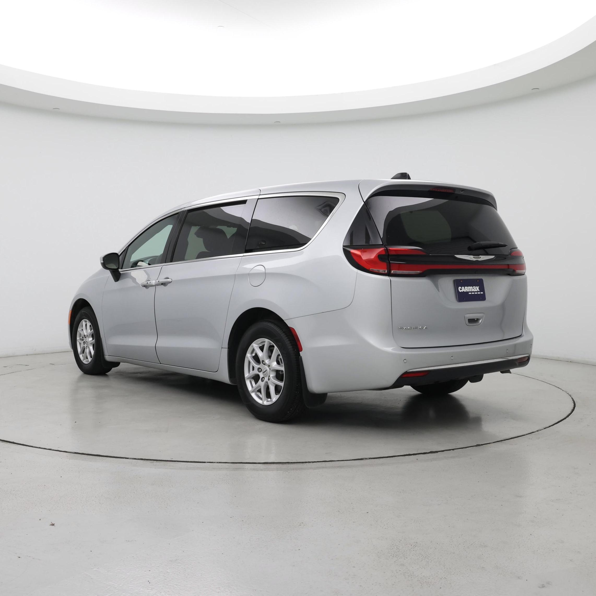 Thumbnail: 2023 Chrysler Pacifica - 2