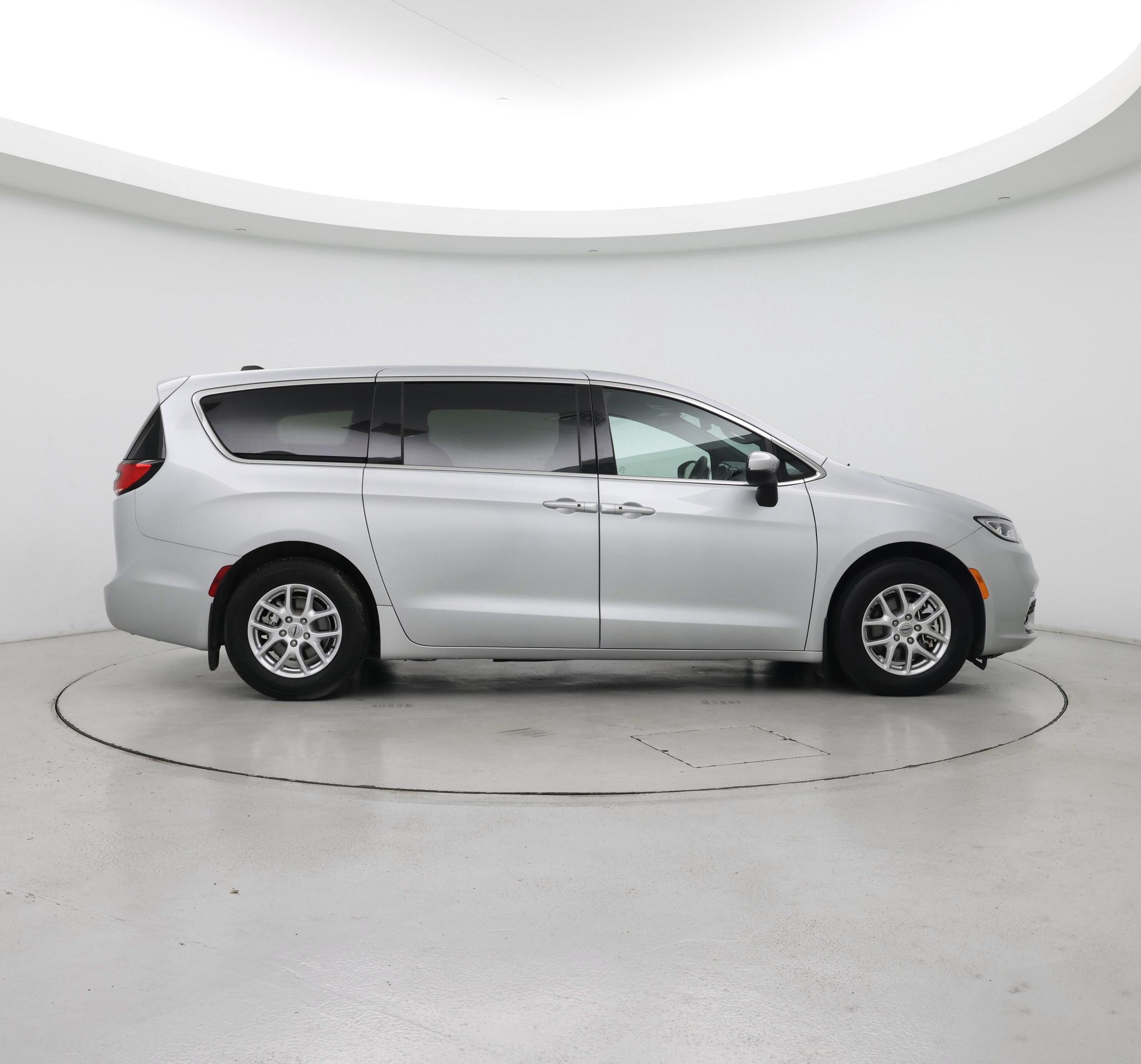 Thumbnail: 2023 Chrysler Pacifica - 7