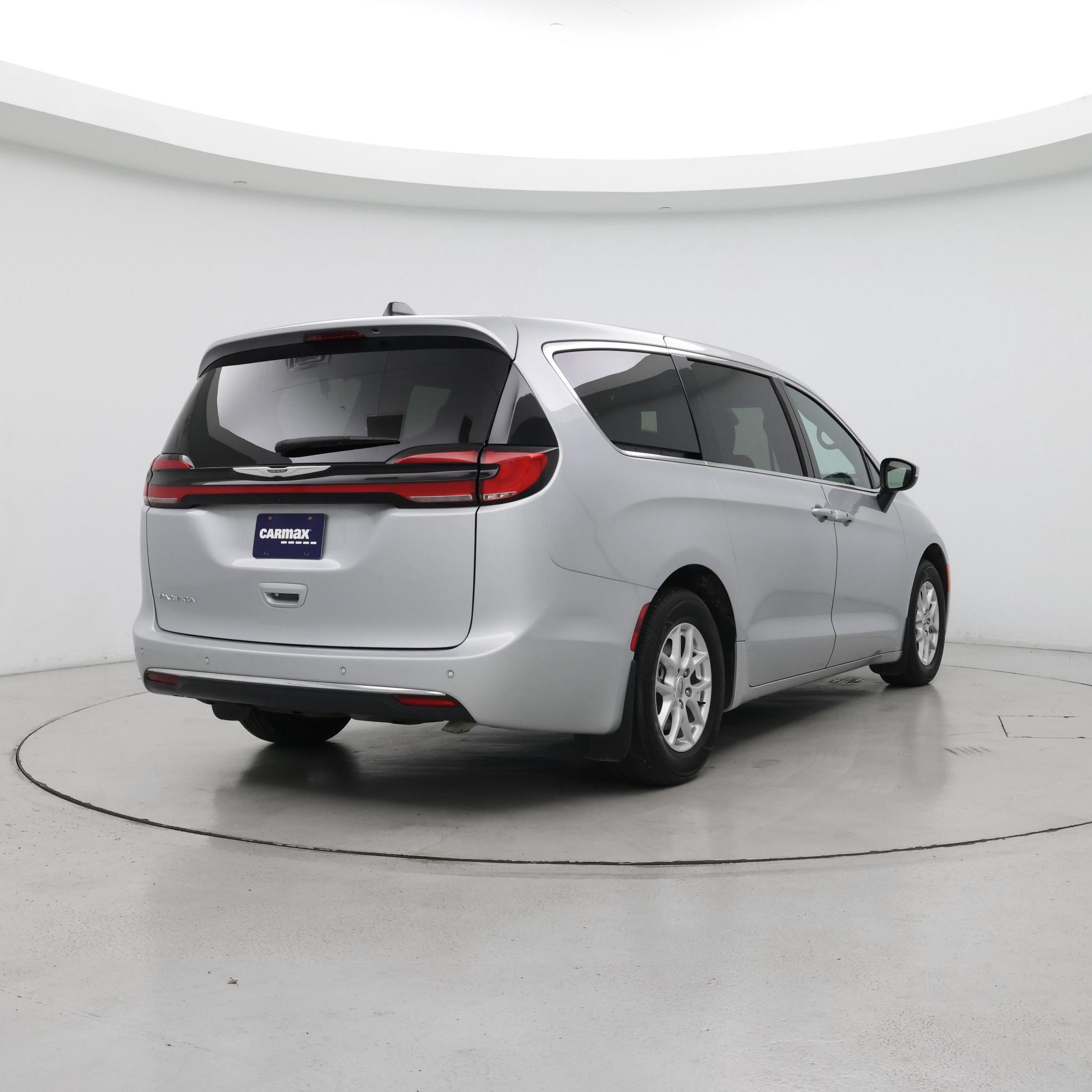 Thumbnail: 2023 Chrysler Pacifica - 8