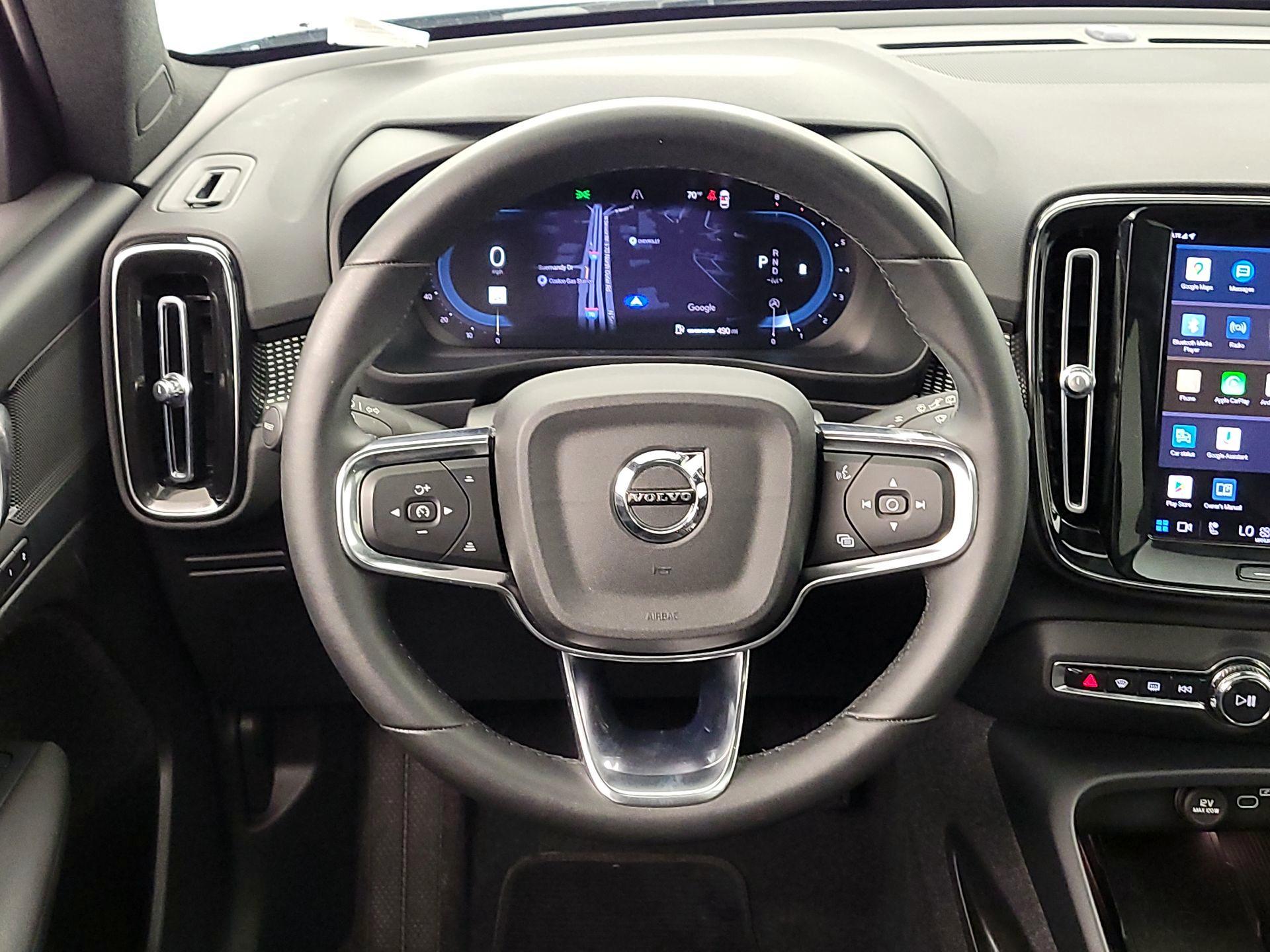 Thumbnail: 2023 Volvo XC40 - 10