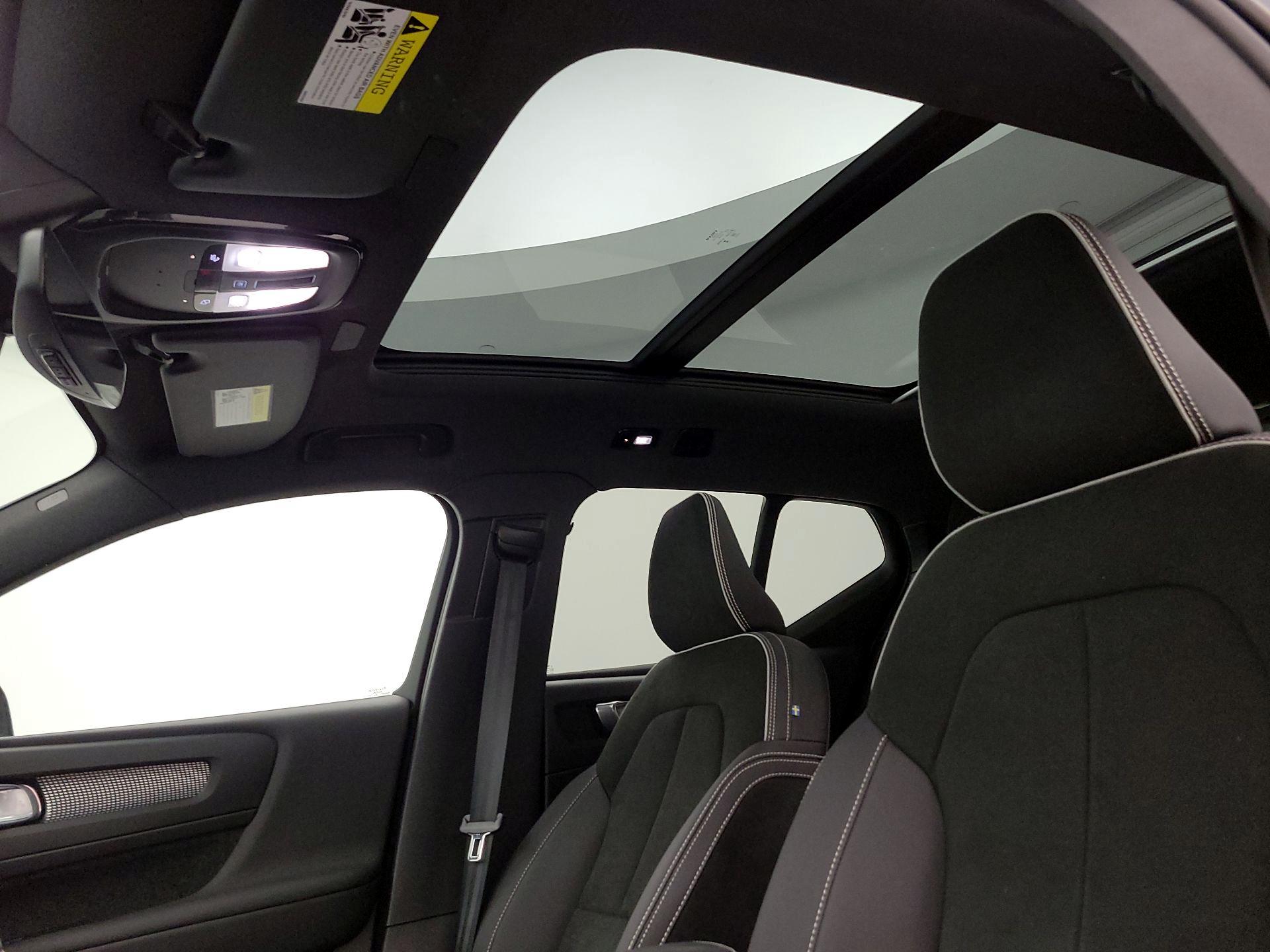 Thumbnail: 2023 Volvo XC40 - 19