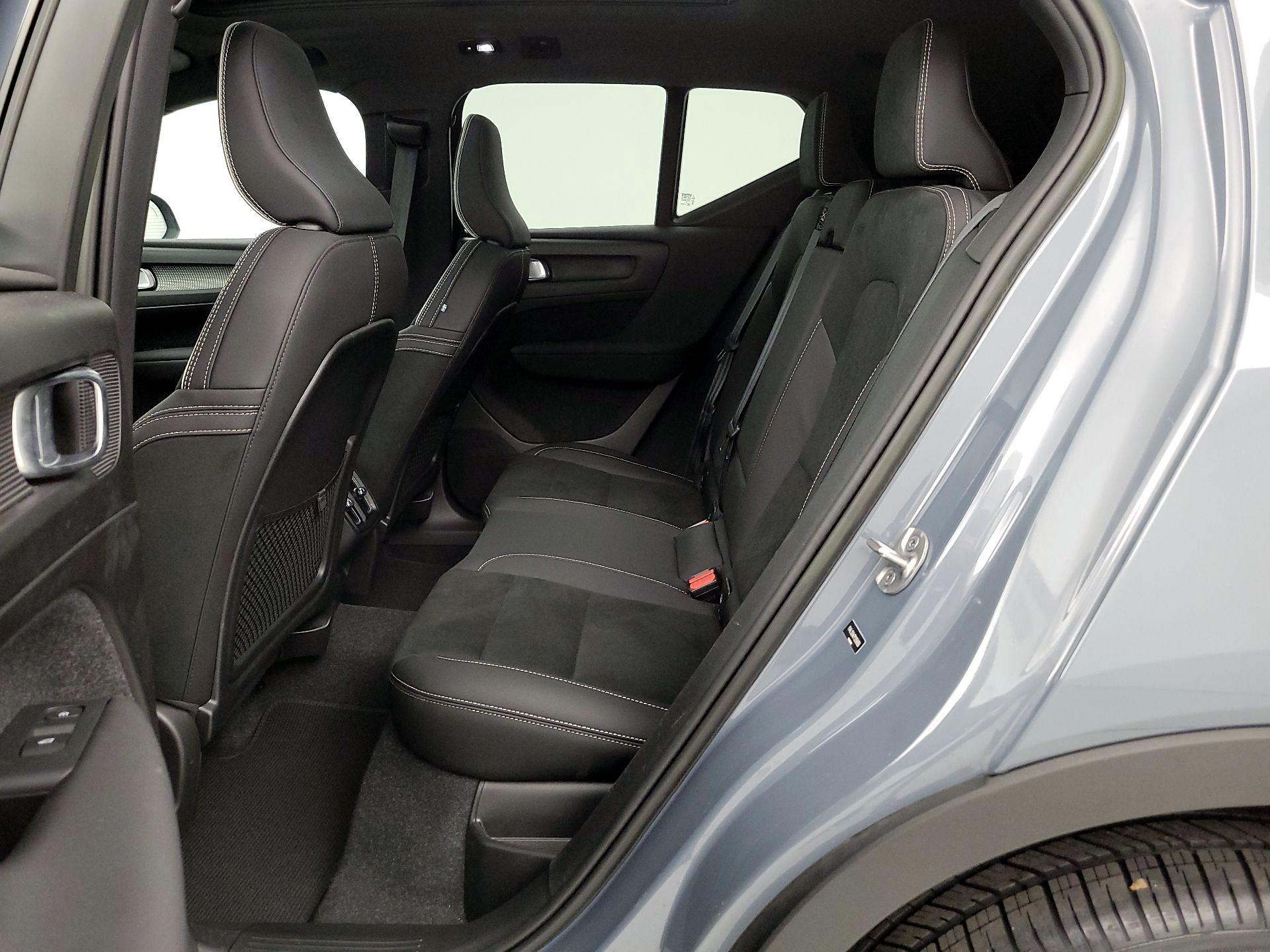 Thumbnail: 2023 Volvo XC40 - 20