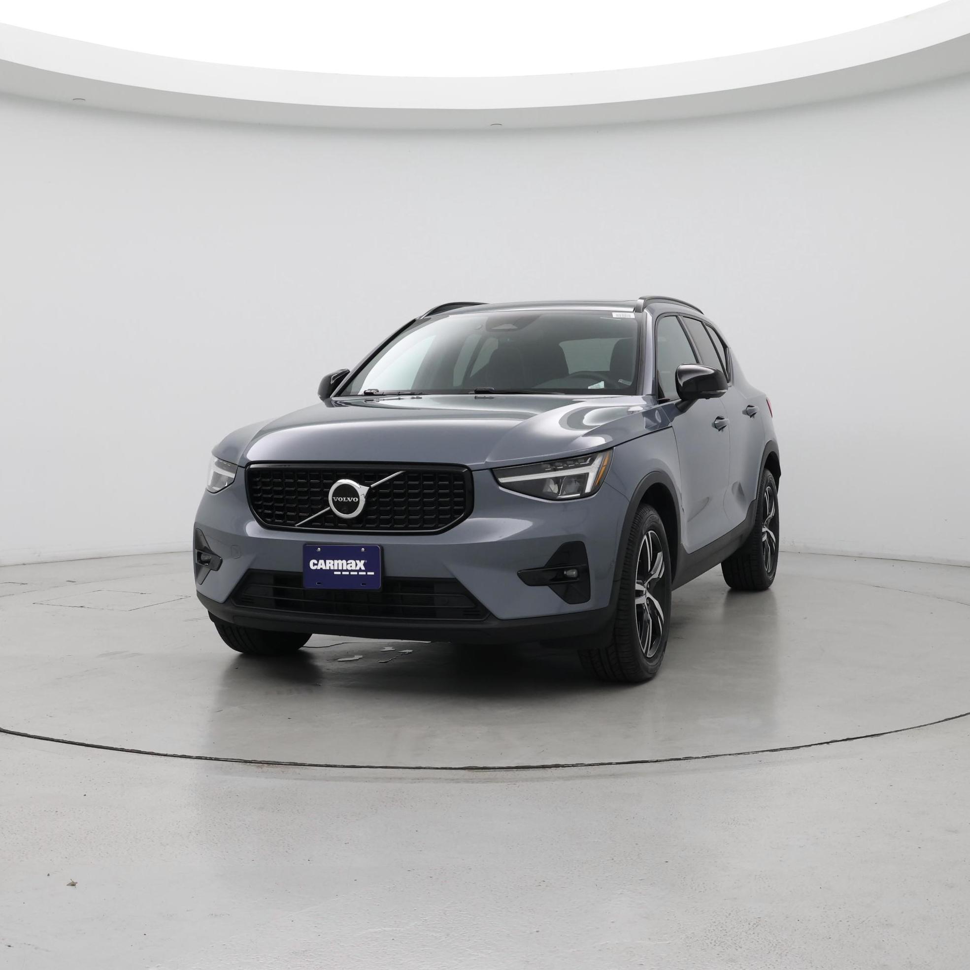 Thumbnail: 2023 Volvo XC40 - 4
