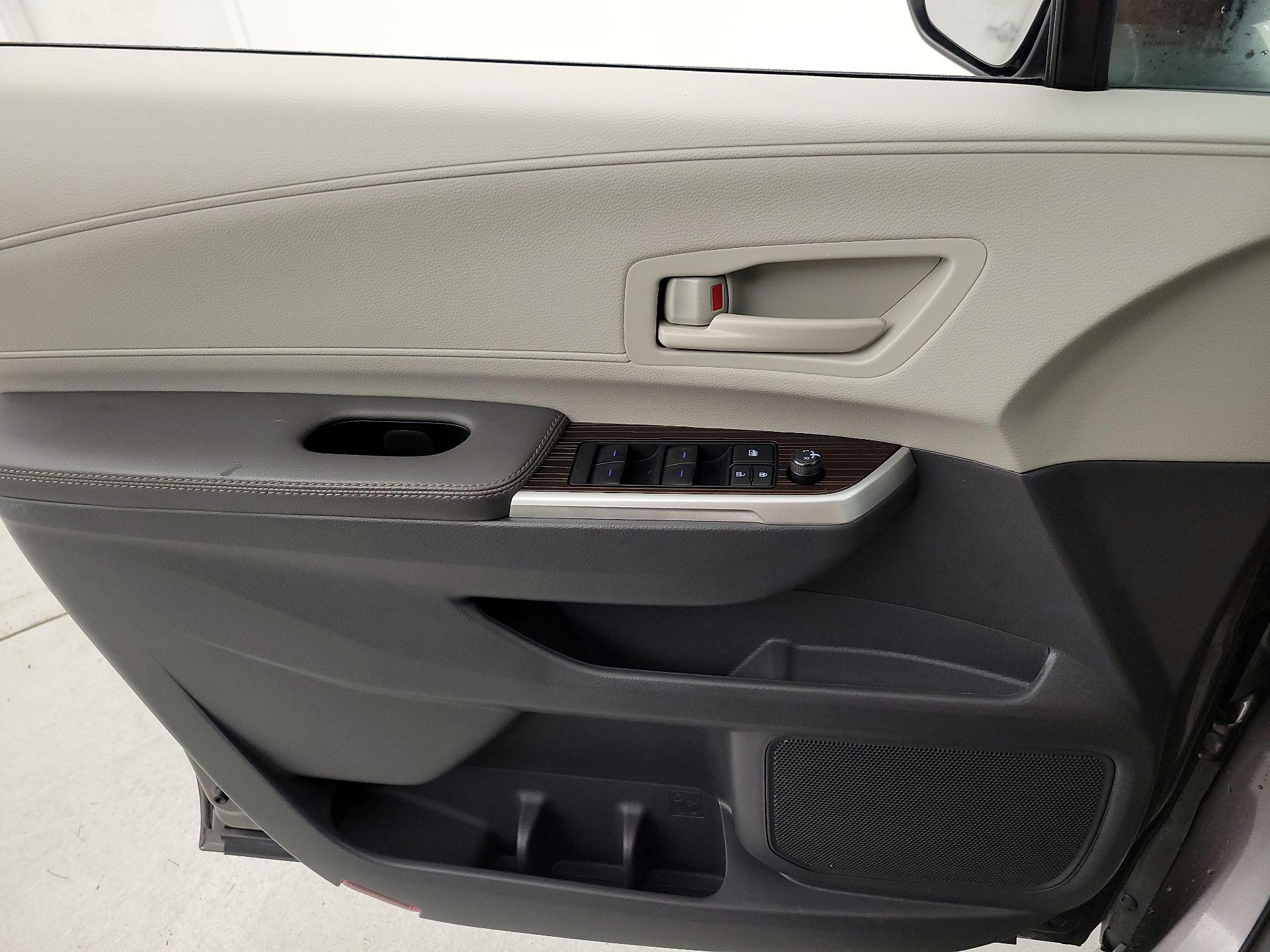 Thumbnail: 2023 Toyota Sienna - 12