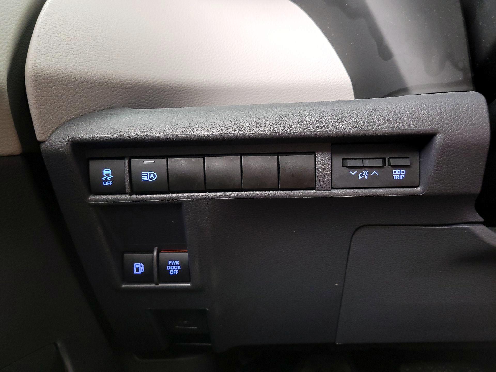 Thumbnail: 2023 Toyota Sienna - 13