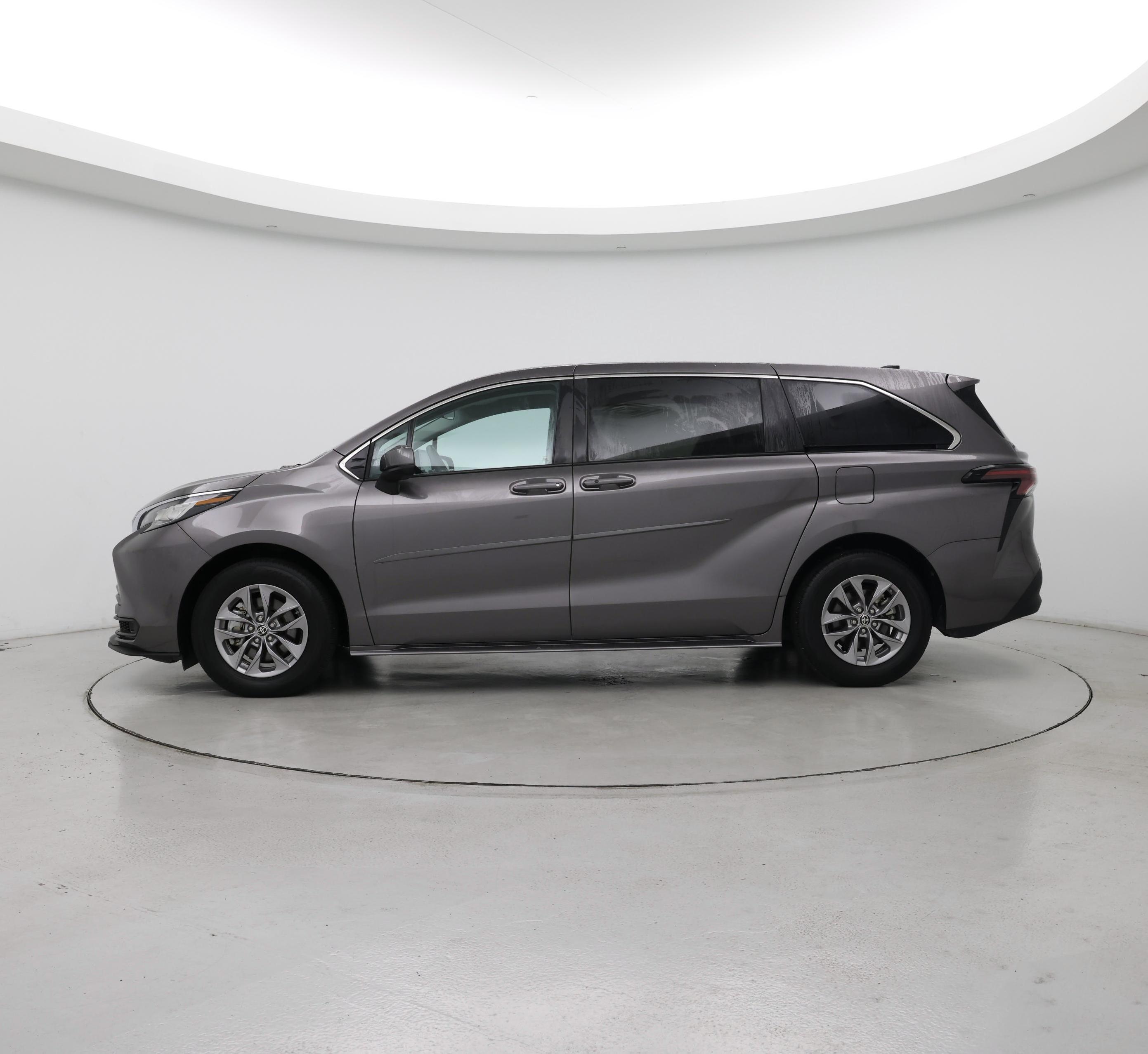 Thumbnail: 2023 Toyota Sienna - 3