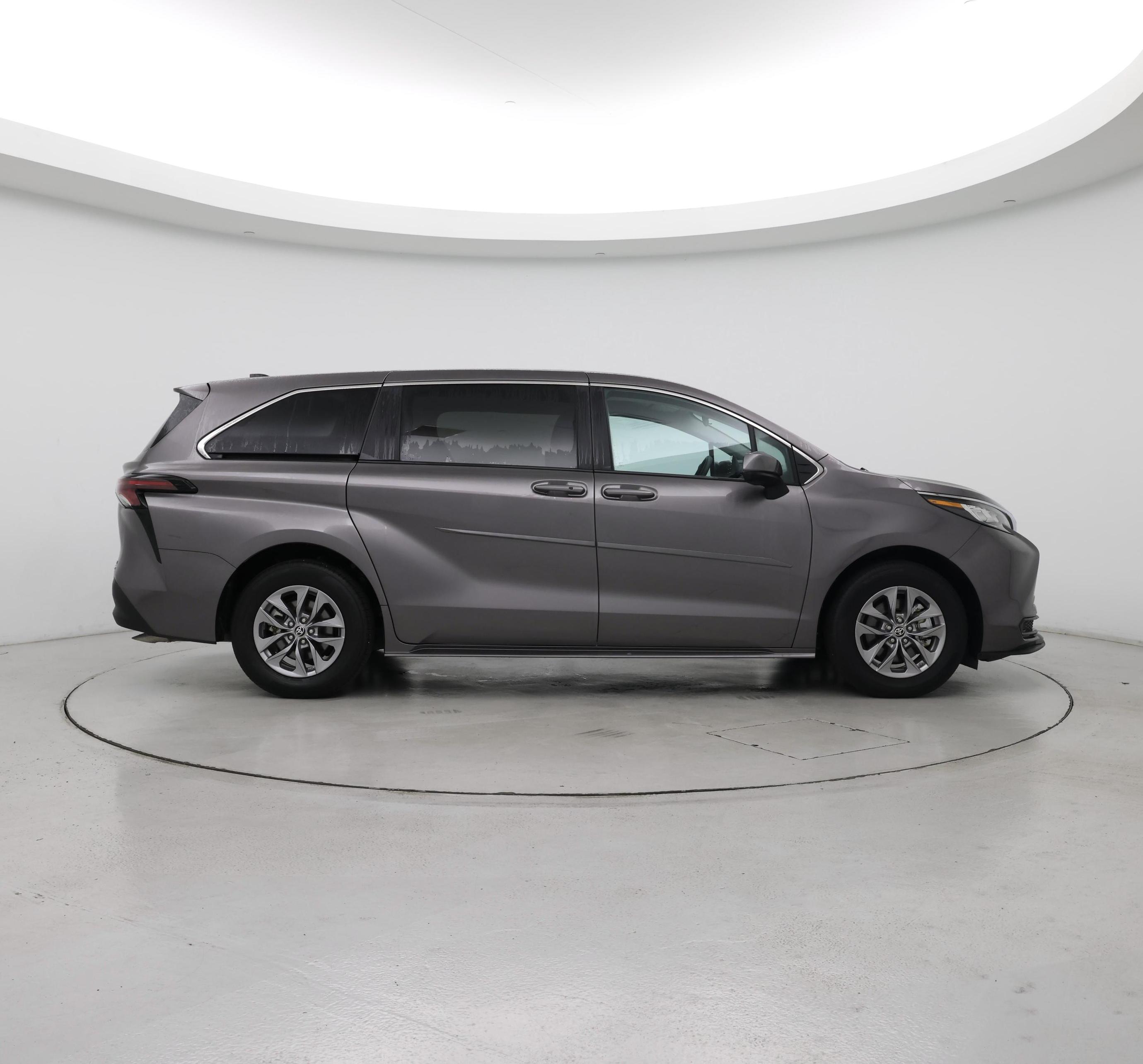 Thumbnail: 2023 Toyota Sienna - 7