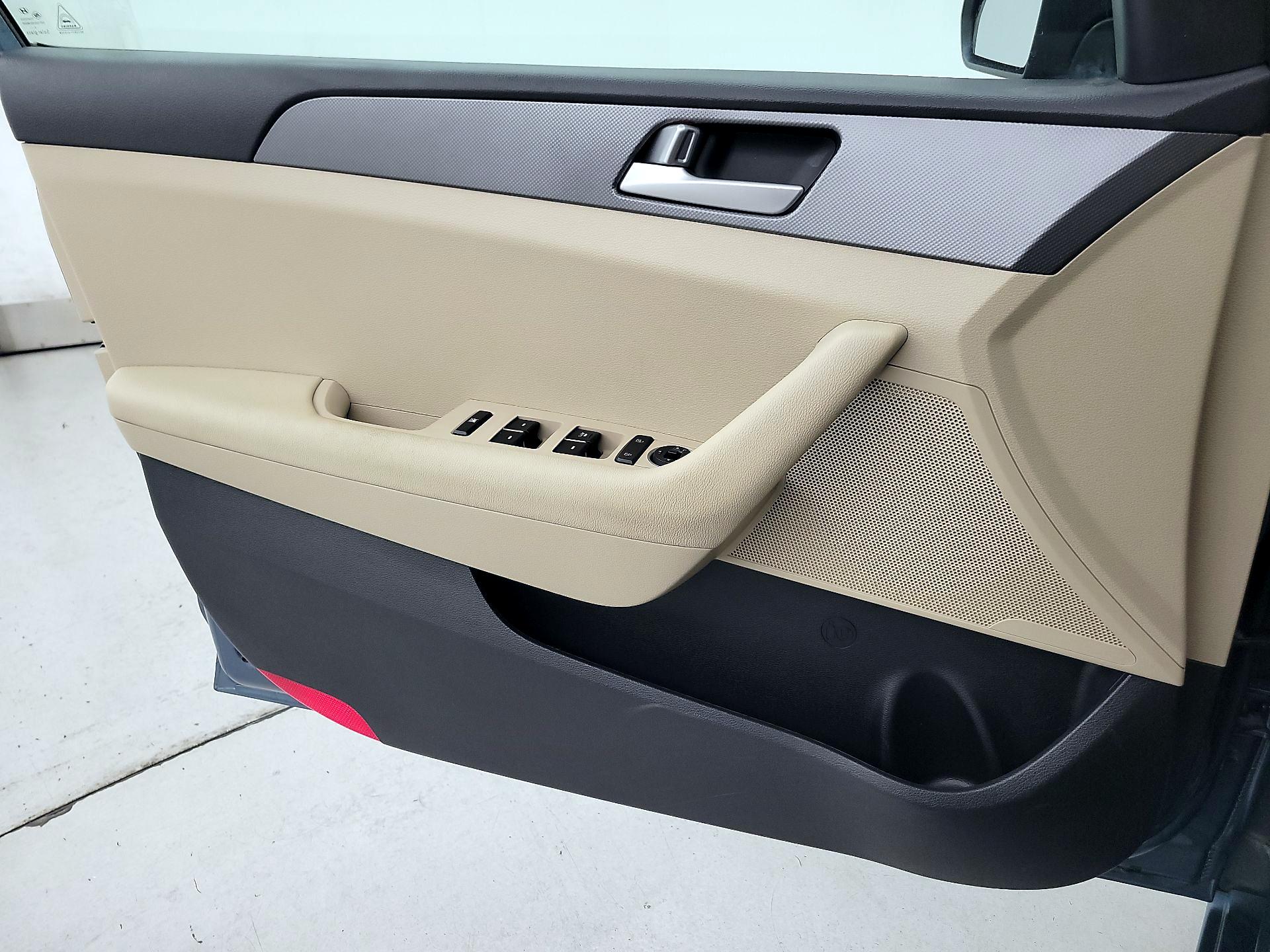 Thumbnail: 2016 Hyundai Sonata - 12