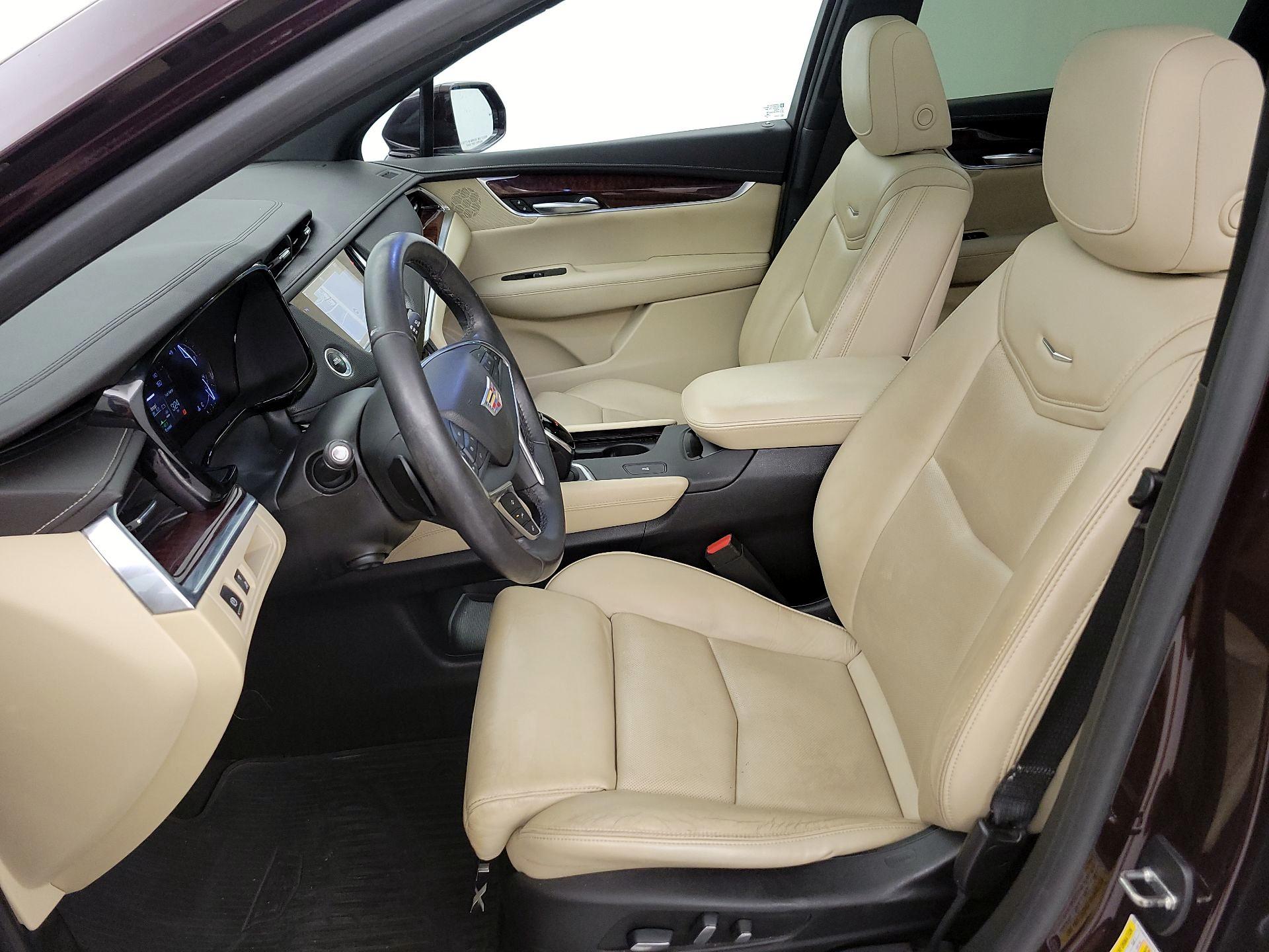 Thumbnail: 2017 Cadillac XT5 - 11