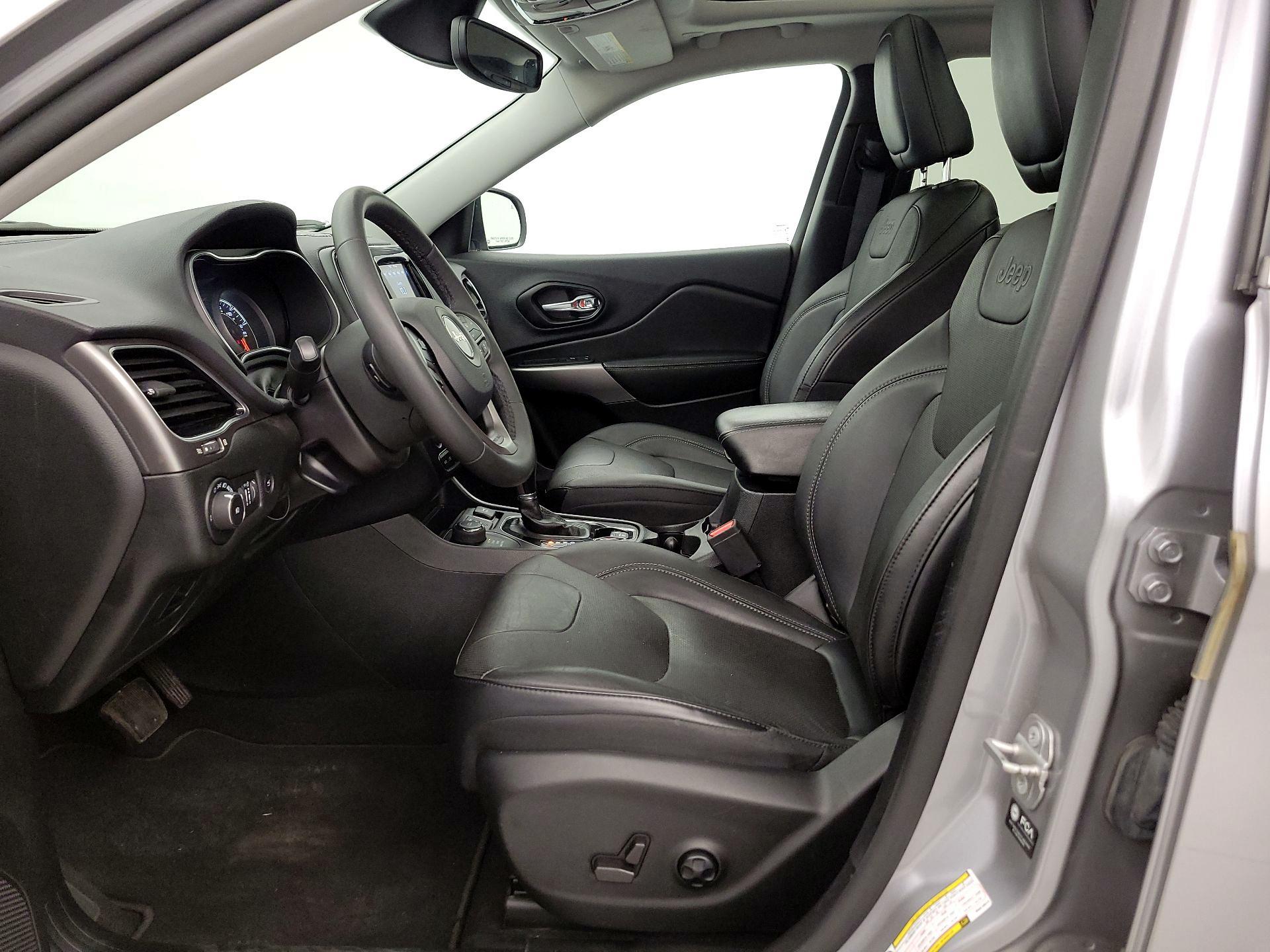 Thumbnail: 2021 Jeep Cherokee - 11