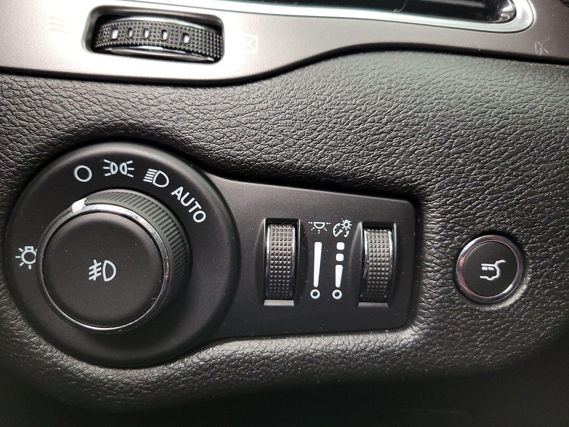 Thumbnail: 2021 Jeep Cherokee - 13
