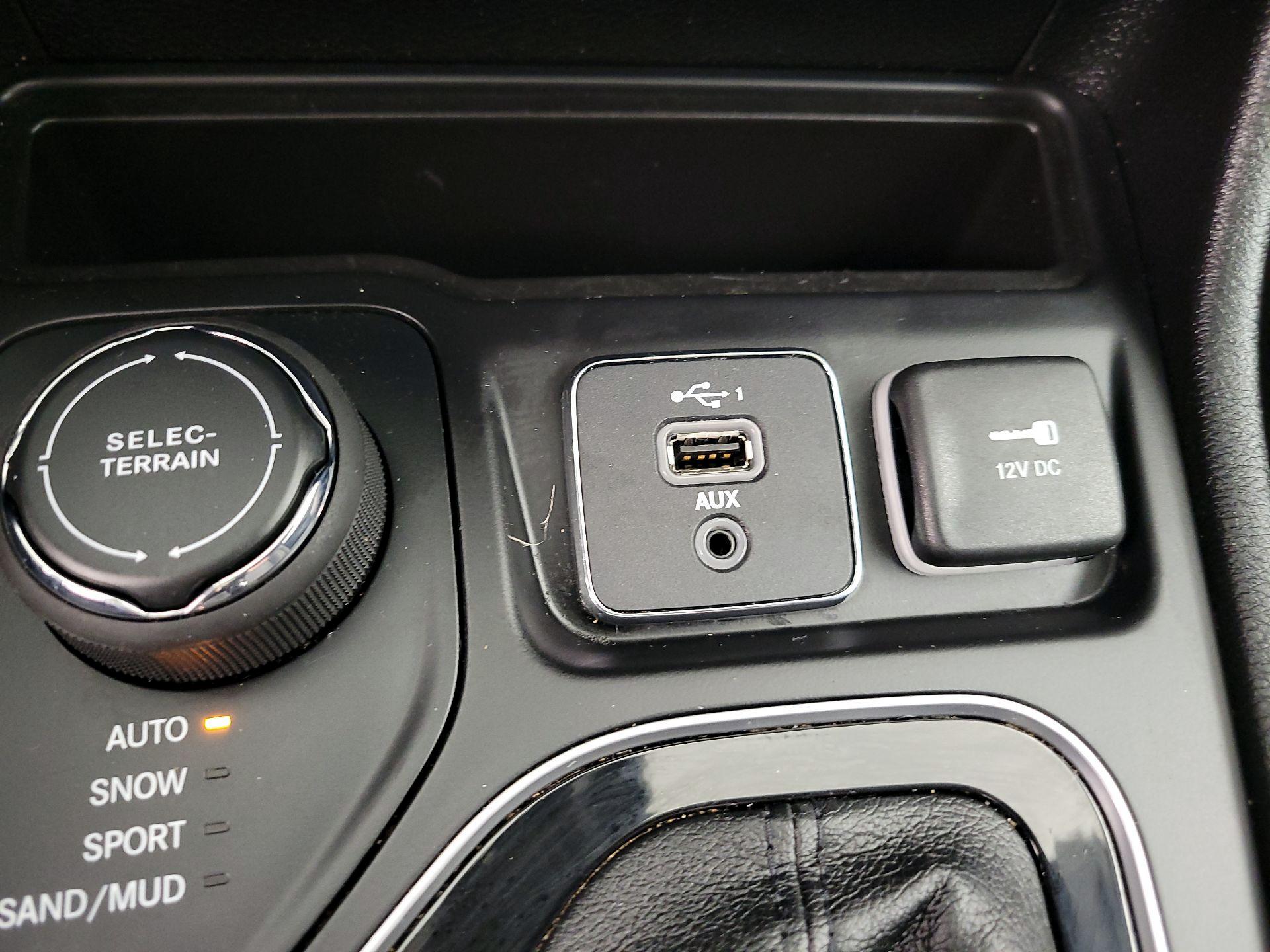 Thumbnail: 2021 Jeep Cherokee - 18