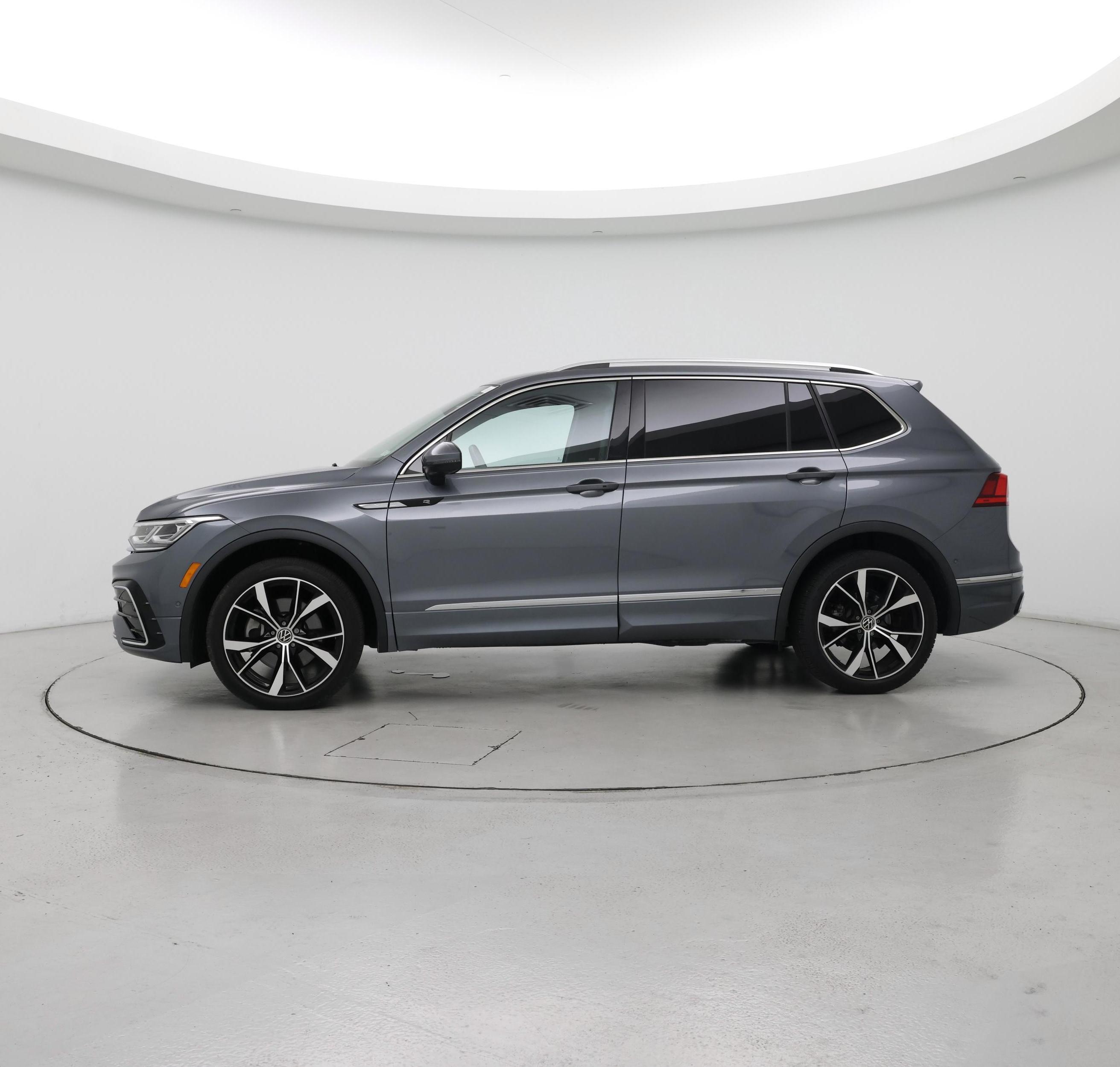 Thumbnail: 2022 Volkswagen Tiguan - 3