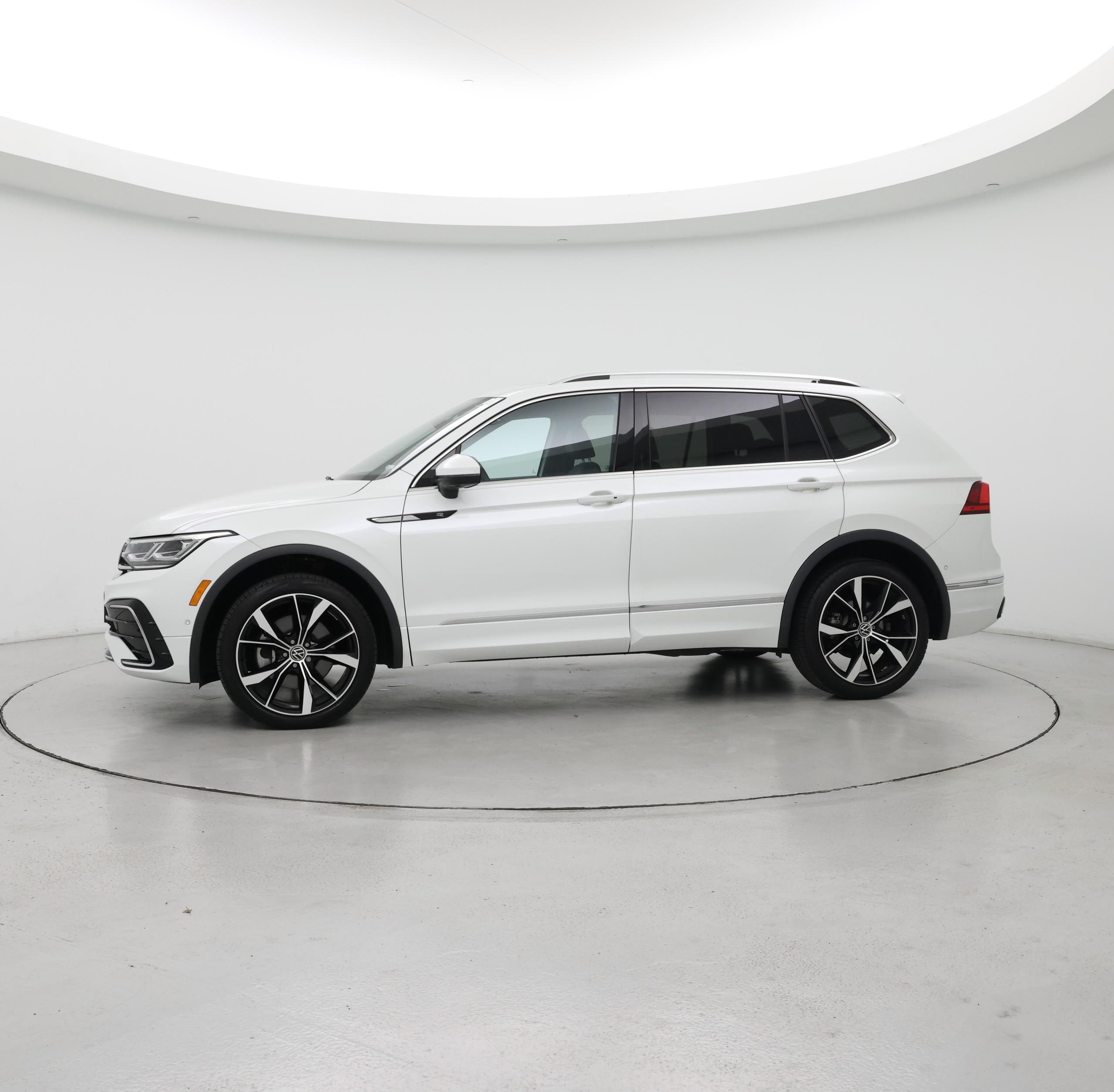 Thumbnail: 2022 Volkswagen Tiguan - 3