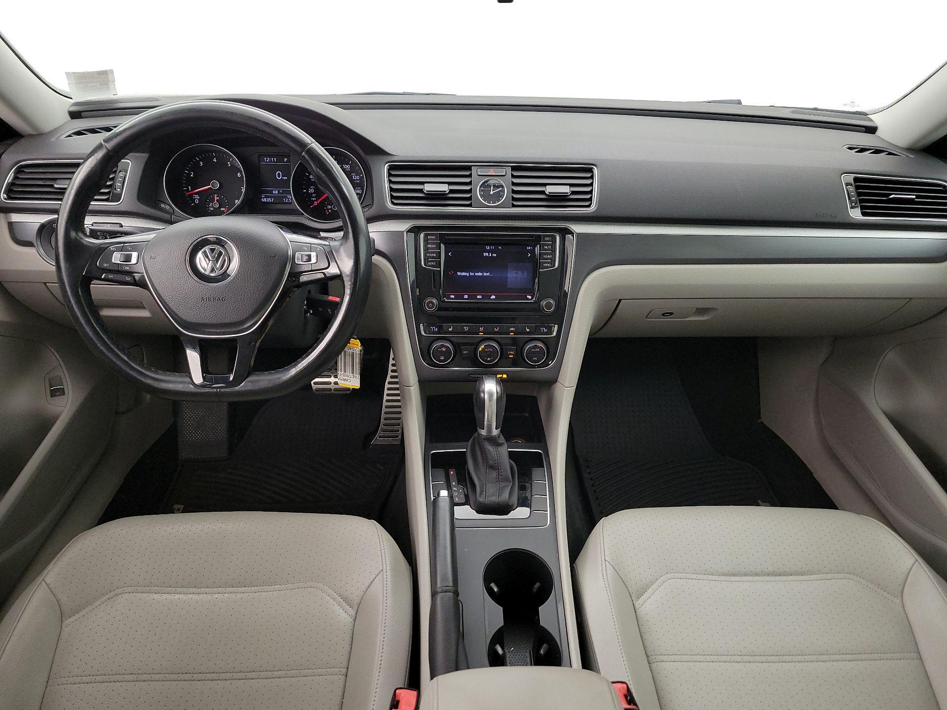 Thumbnail: 2017 Volkswagen Passat - 9