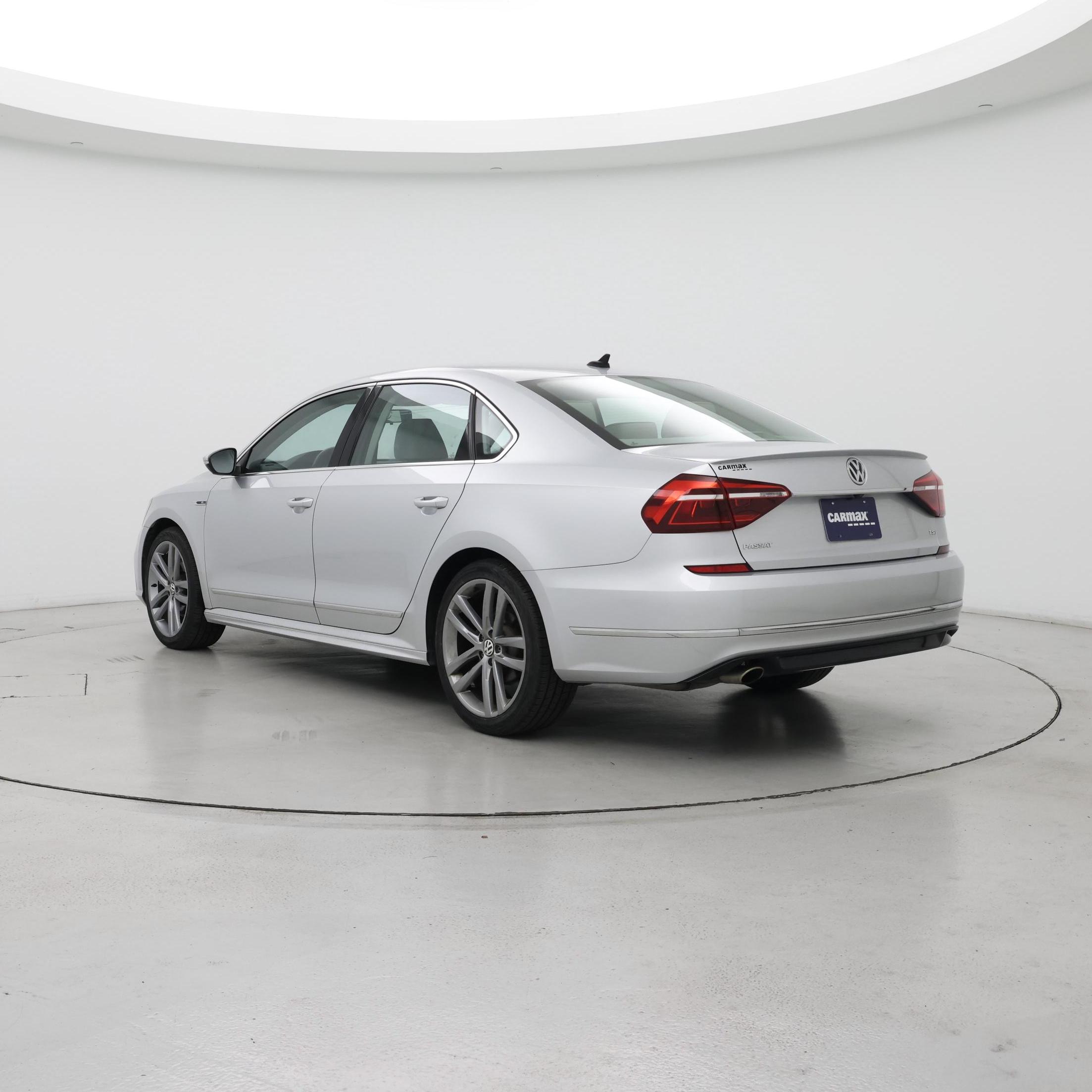 Thumbnail: 2017 Volkswagen Passat - 2