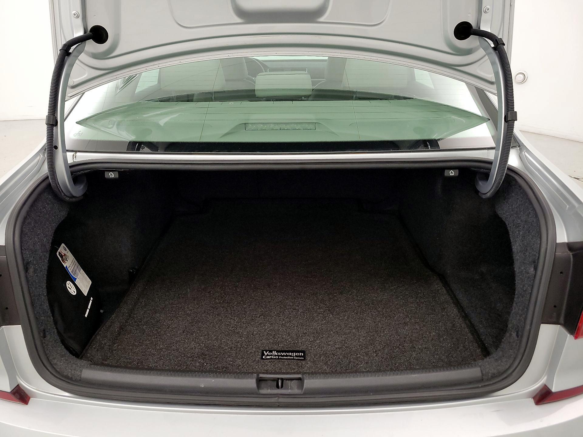 Thumbnail: 2017 Volkswagen Passat - 20