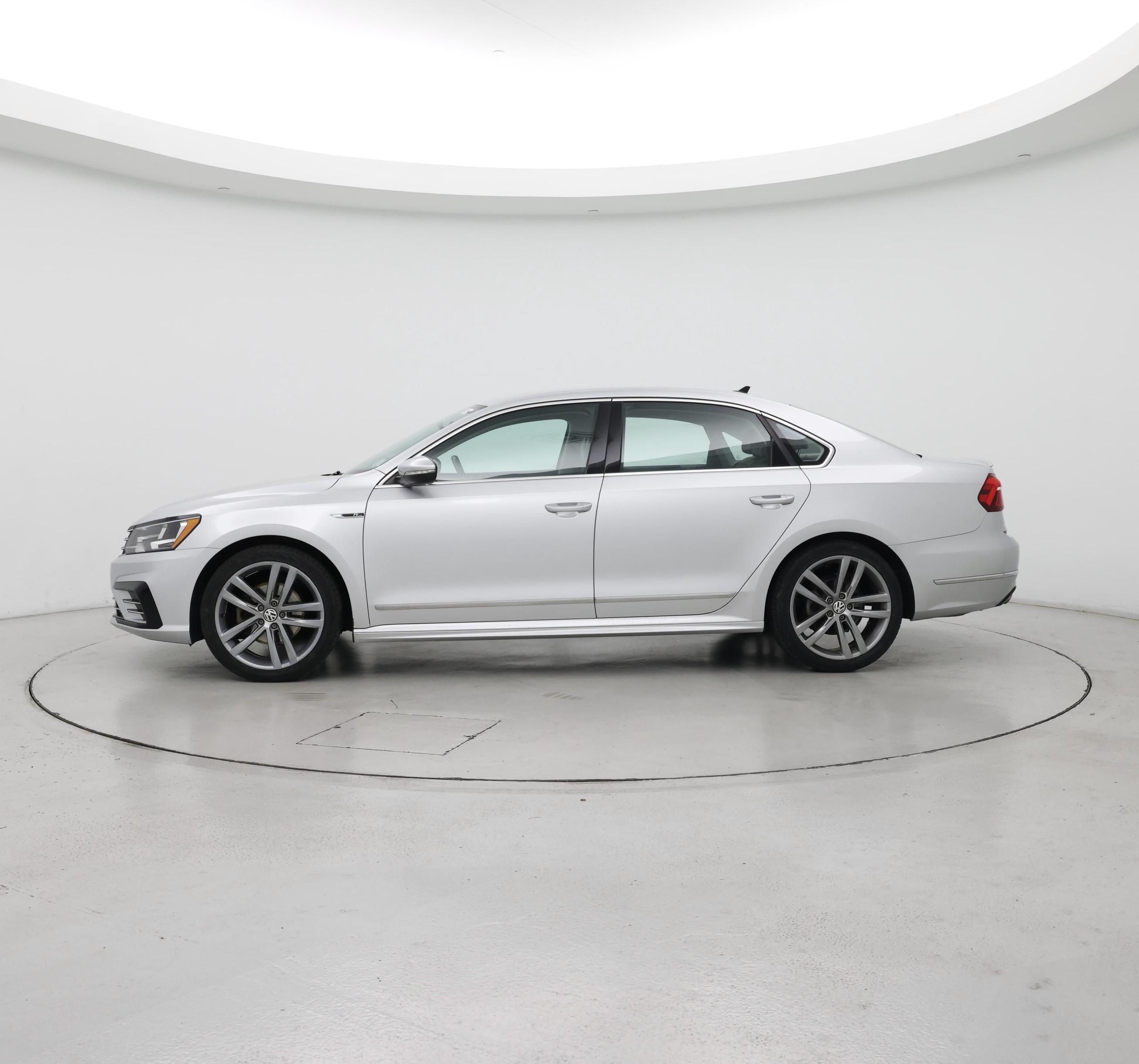Thumbnail: 2017 Volkswagen Passat - 3