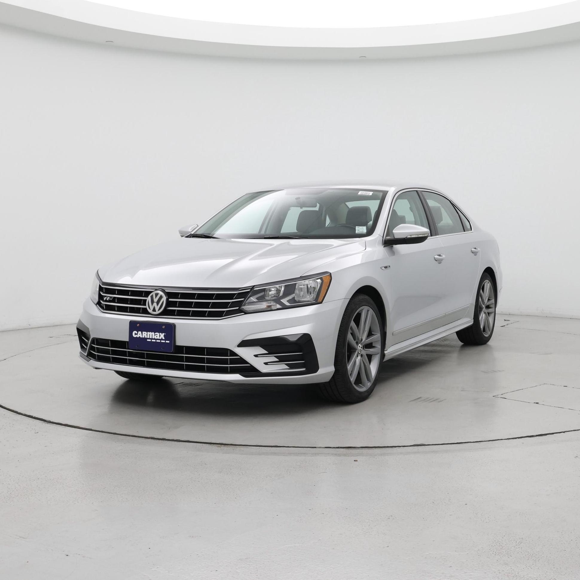 Thumbnail: 2017 Volkswagen Passat - 4
