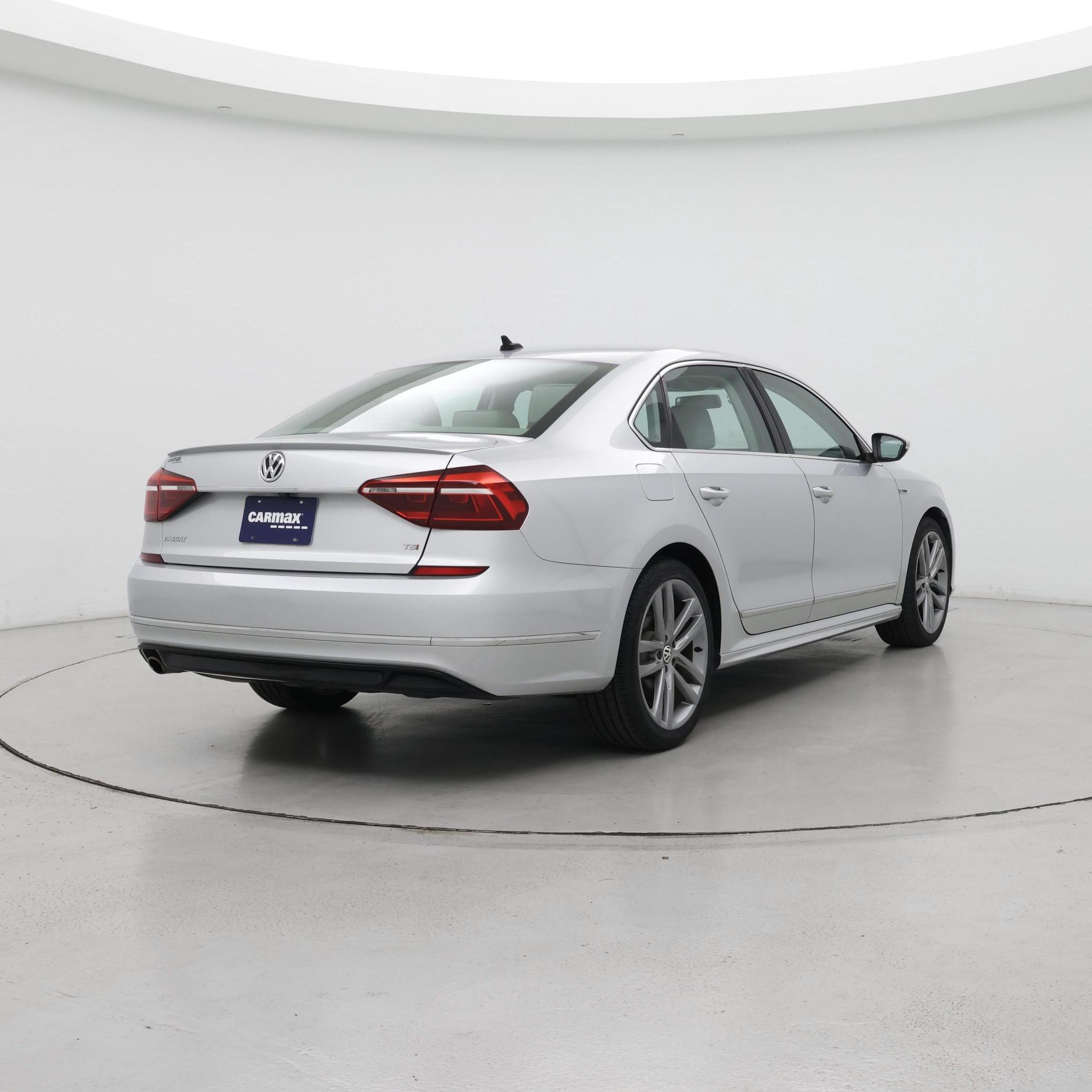 Thumbnail: 2017 Volkswagen Passat - 8