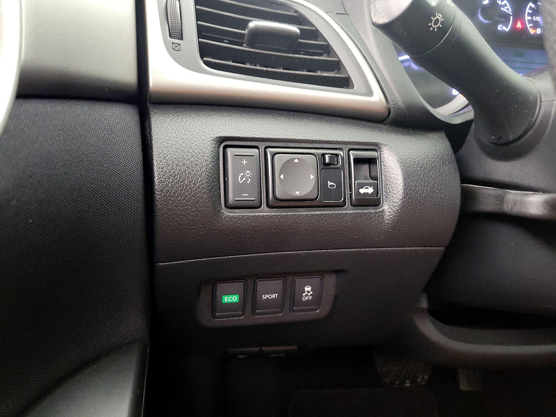 Thumbnail: 2014 Nissan Sentra - 13
