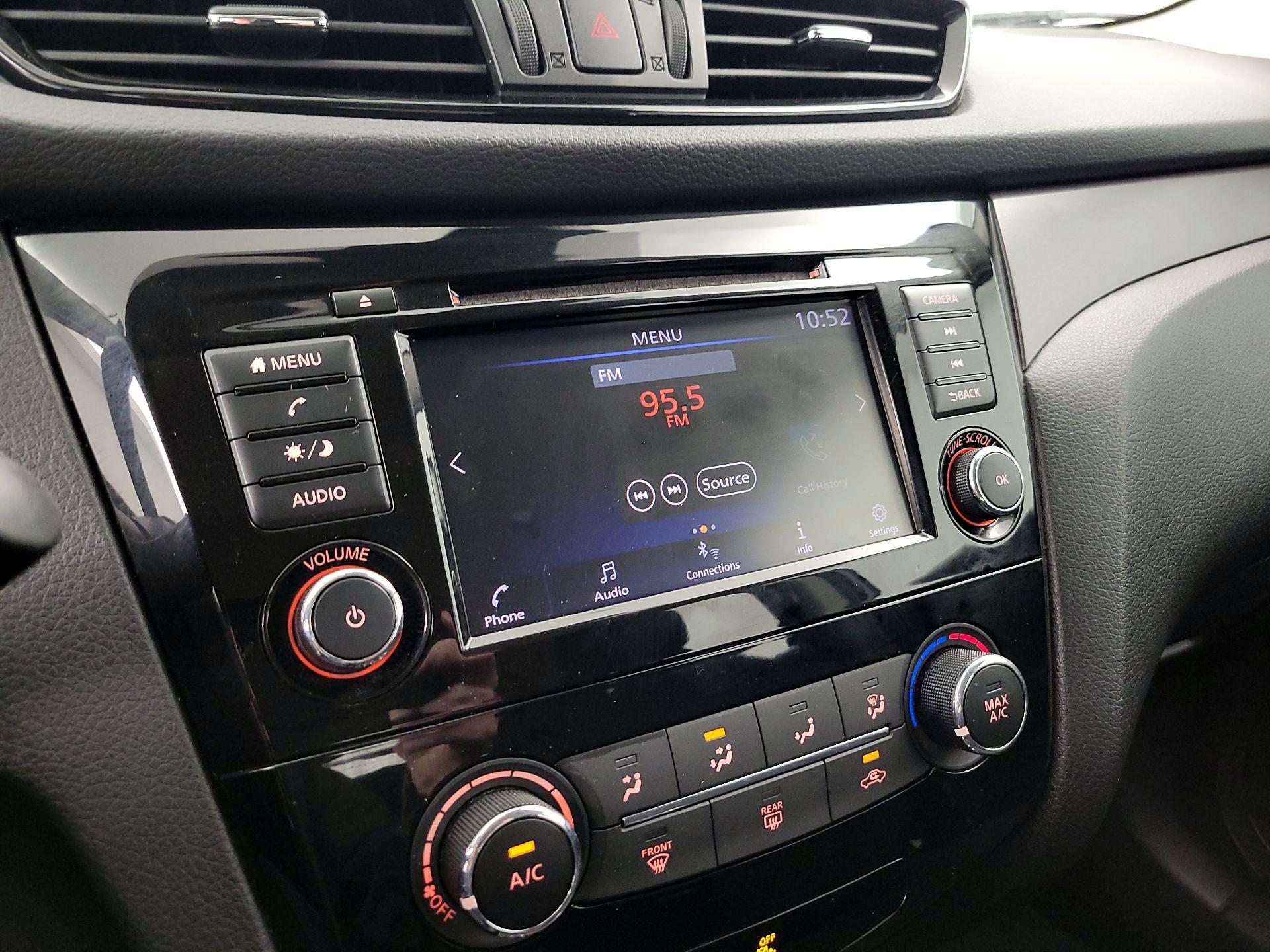 Thumbnail: 2020 Nissan Rogue Sport - 15